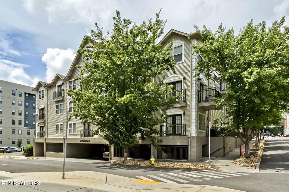 1801 Lake Ave, 321