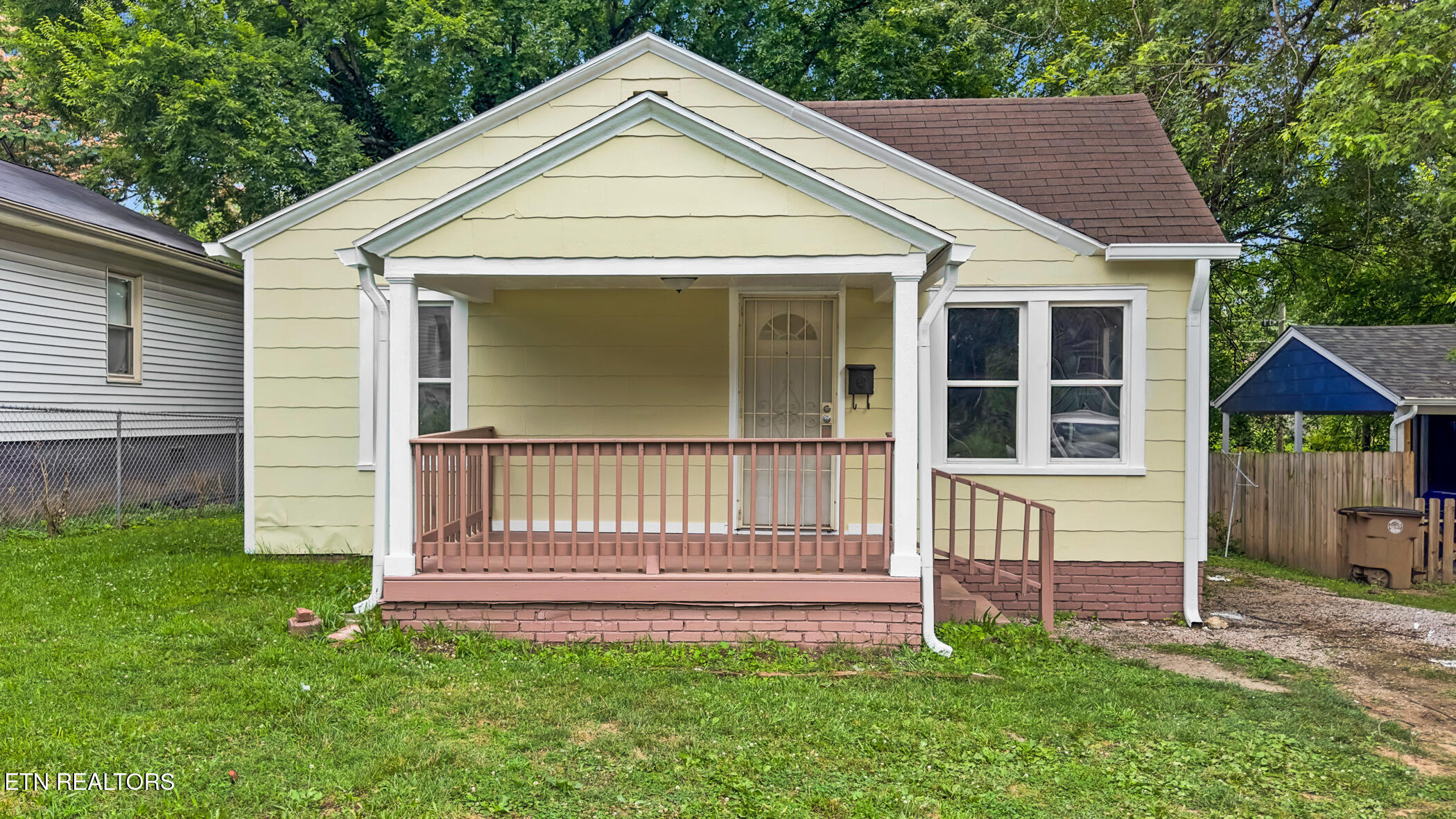 2228 Lawson Ave