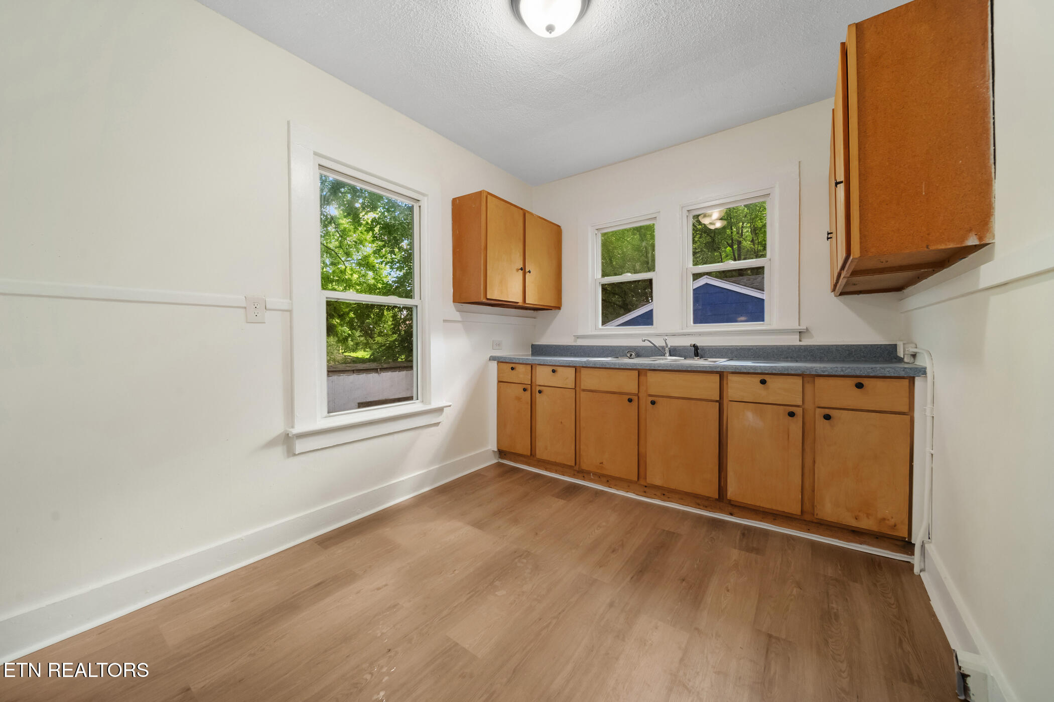 2228 Lawson Ave