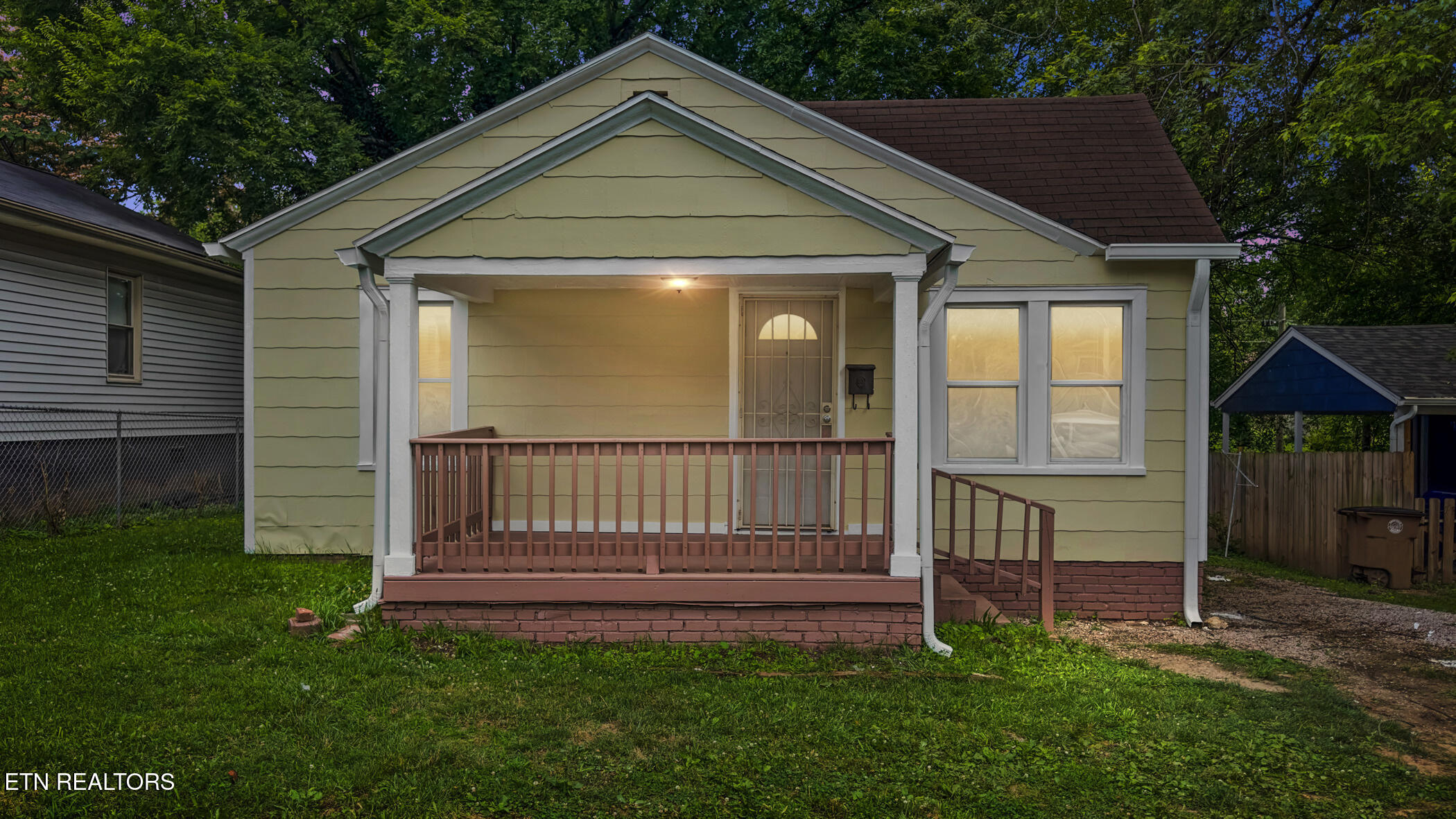 2228 Lawson Ave