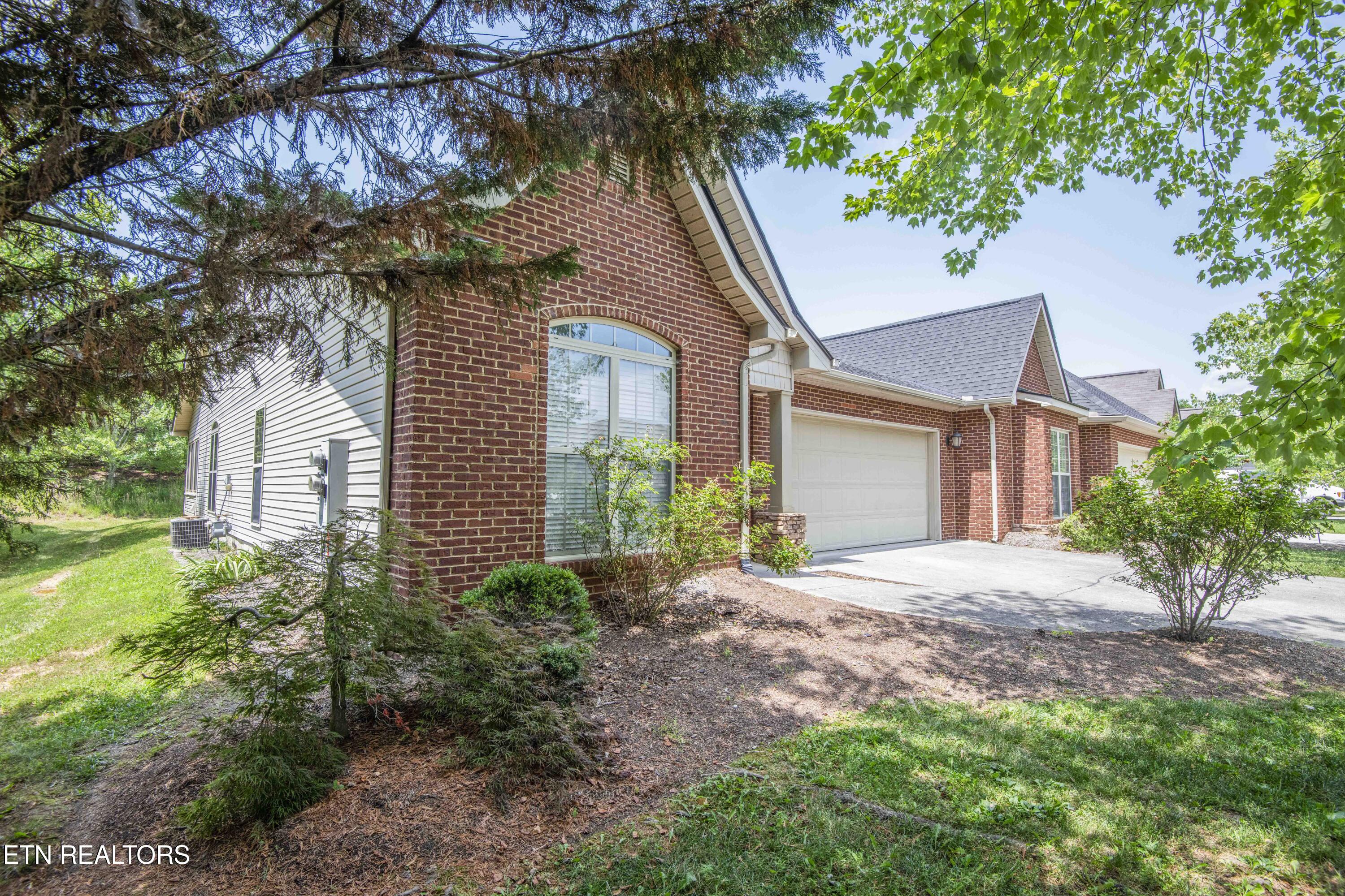 6161 E Mcmillan Creek Drive