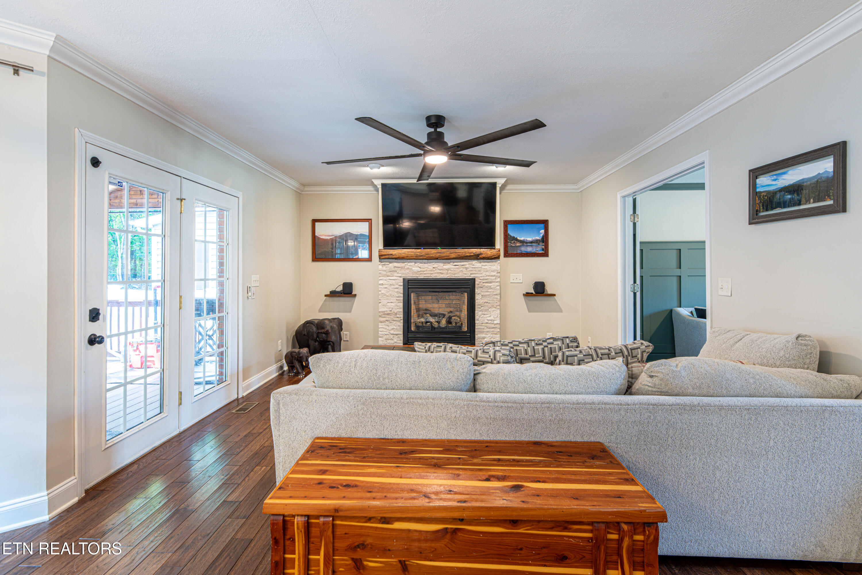 924 Crown Ridge Lane