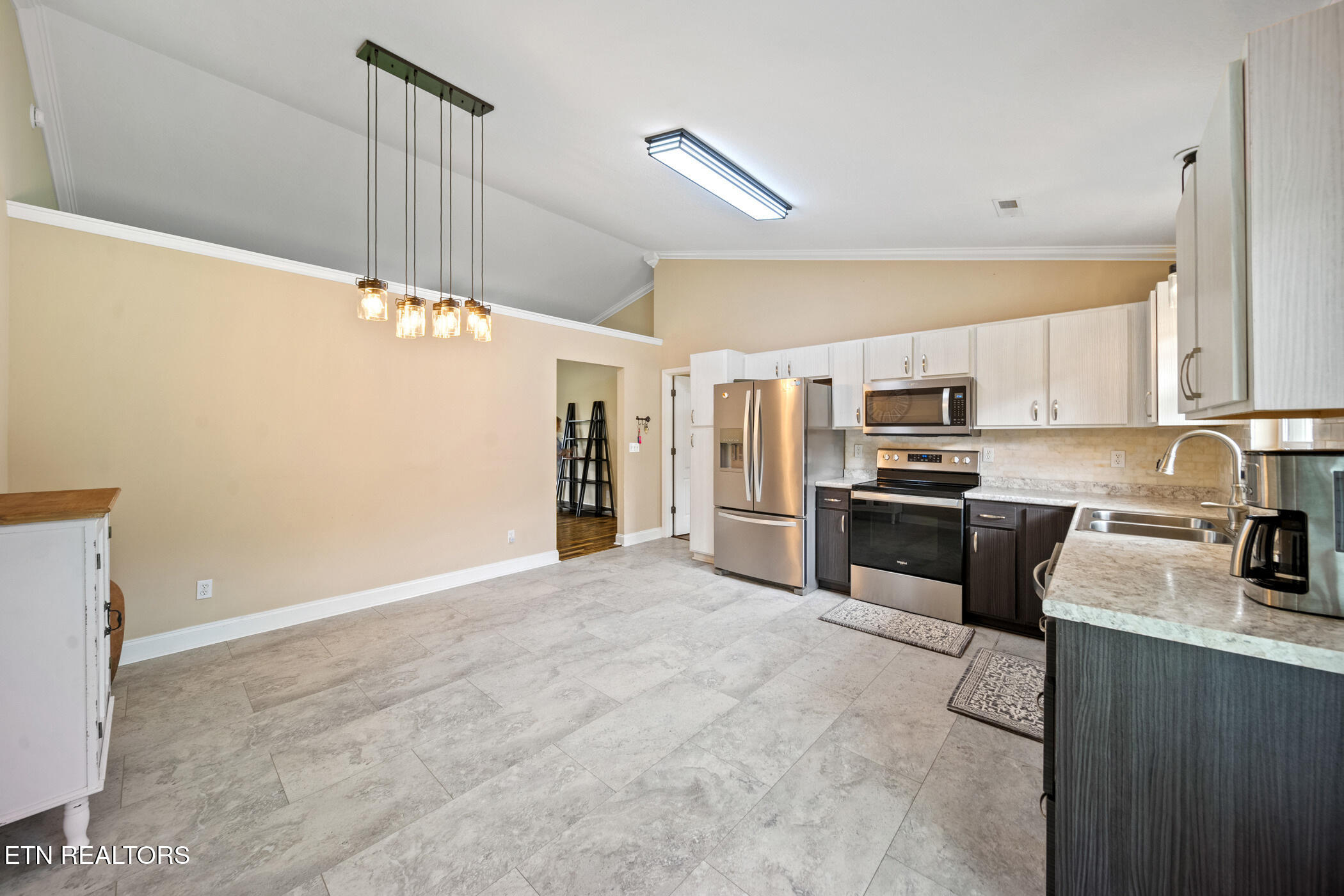 944 Mossy Grove Lane