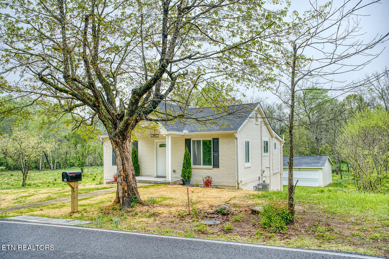 831 W Ford Valley Rd