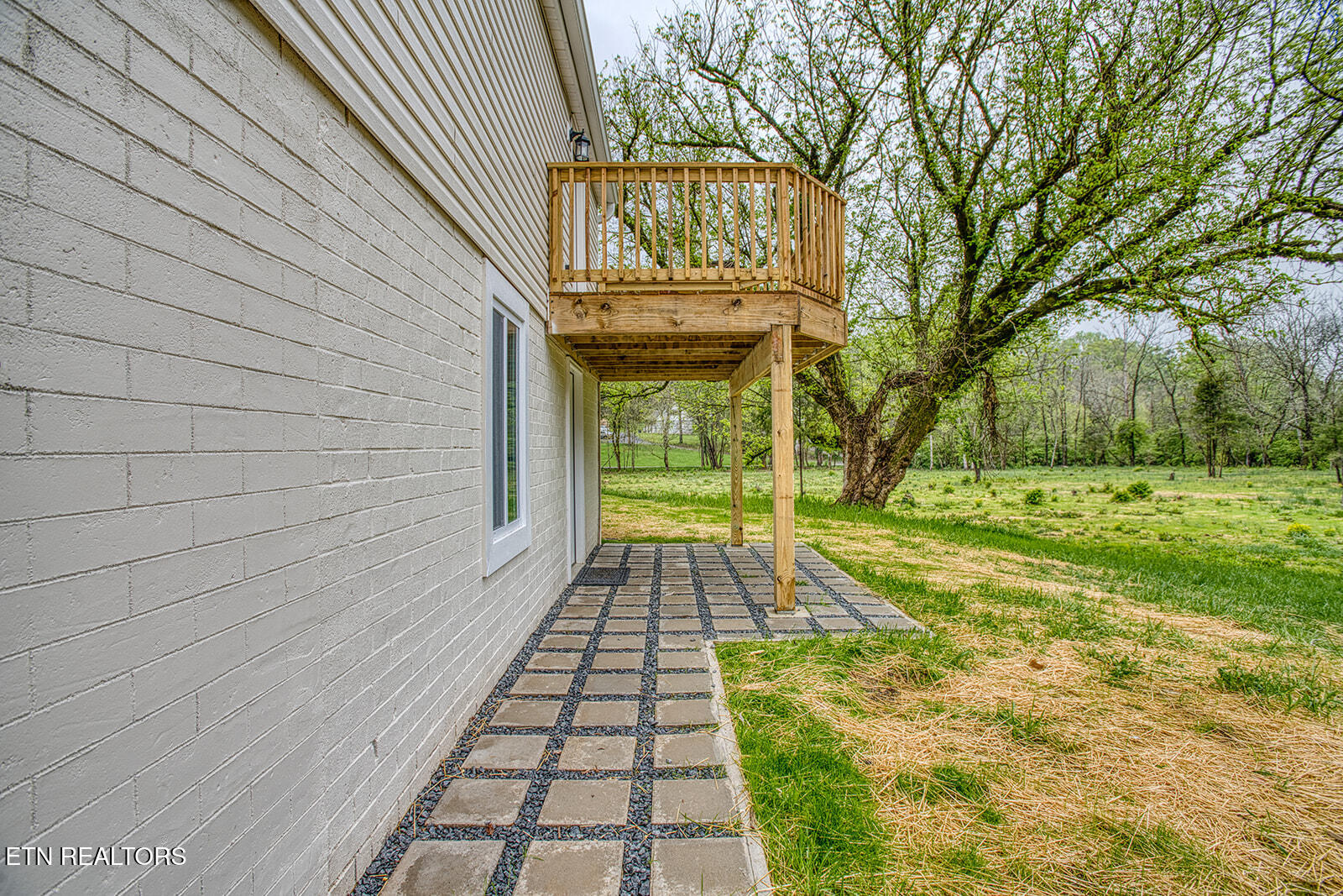 831 W Ford Valley Rd