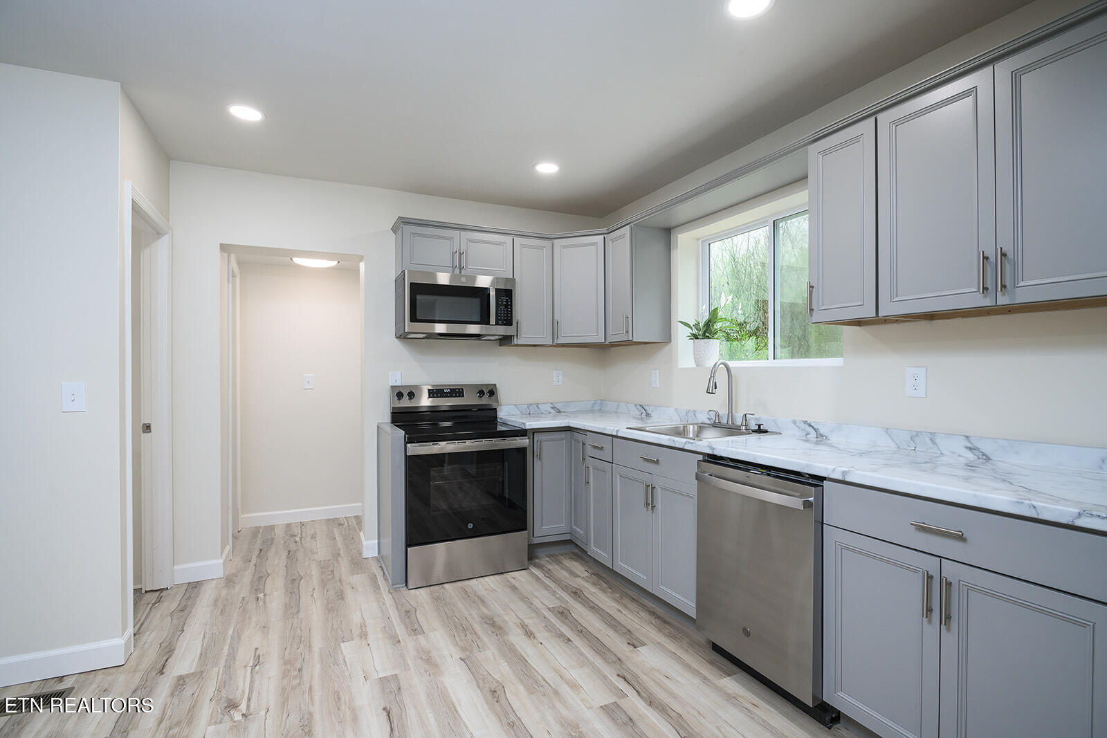 831 W Ford Valley Rd