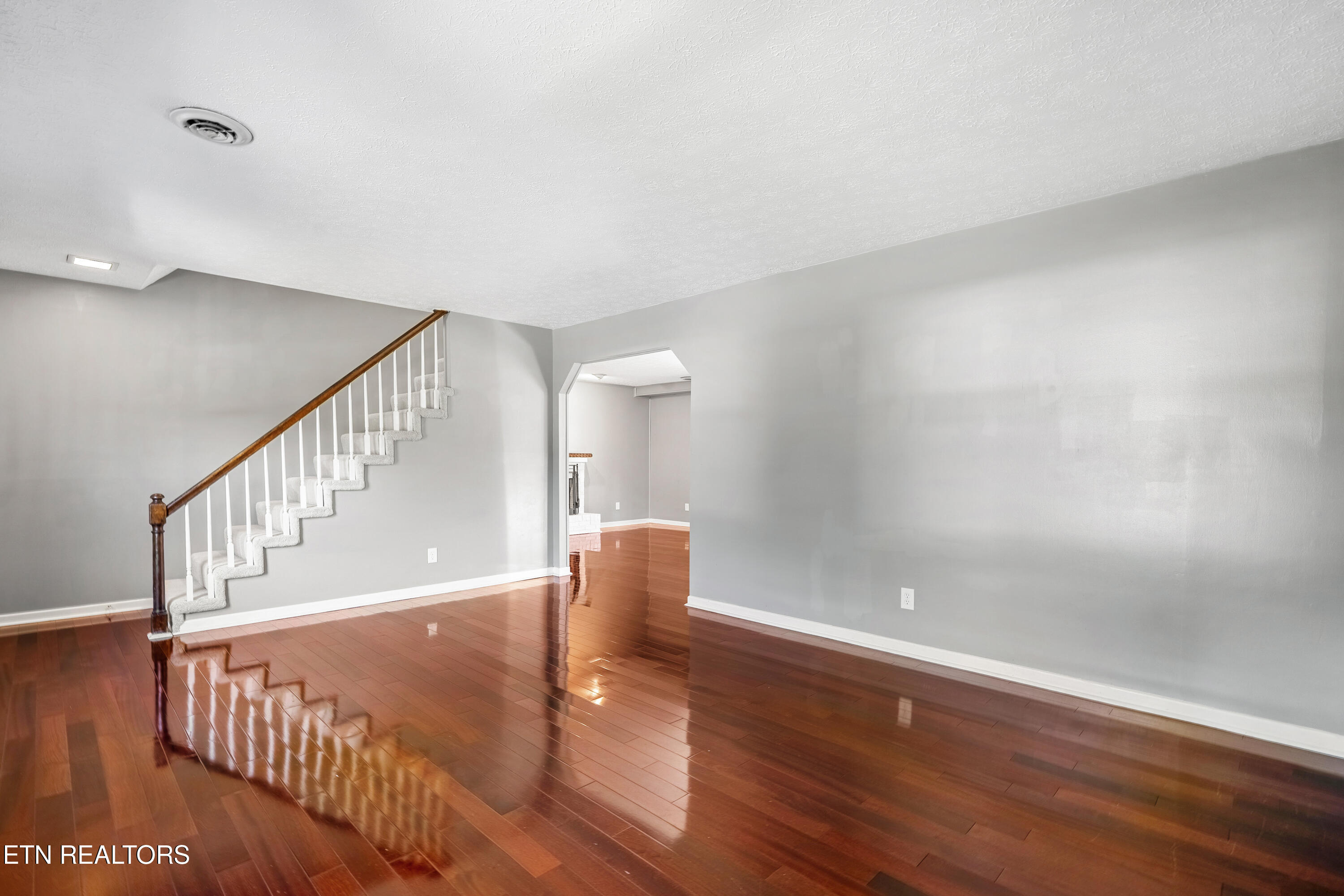 417 Oran Rd