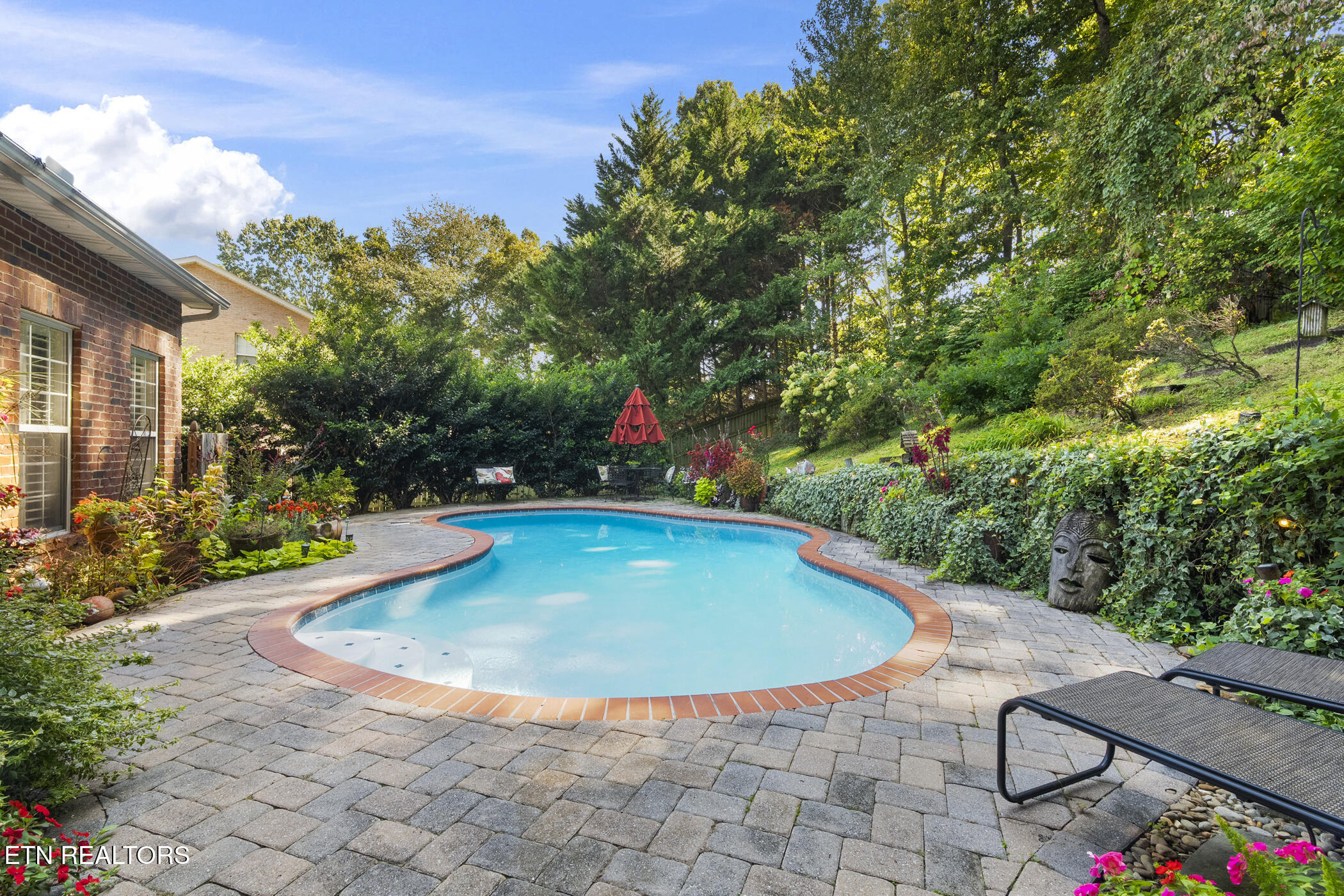 541 Glen Abbey Blvd