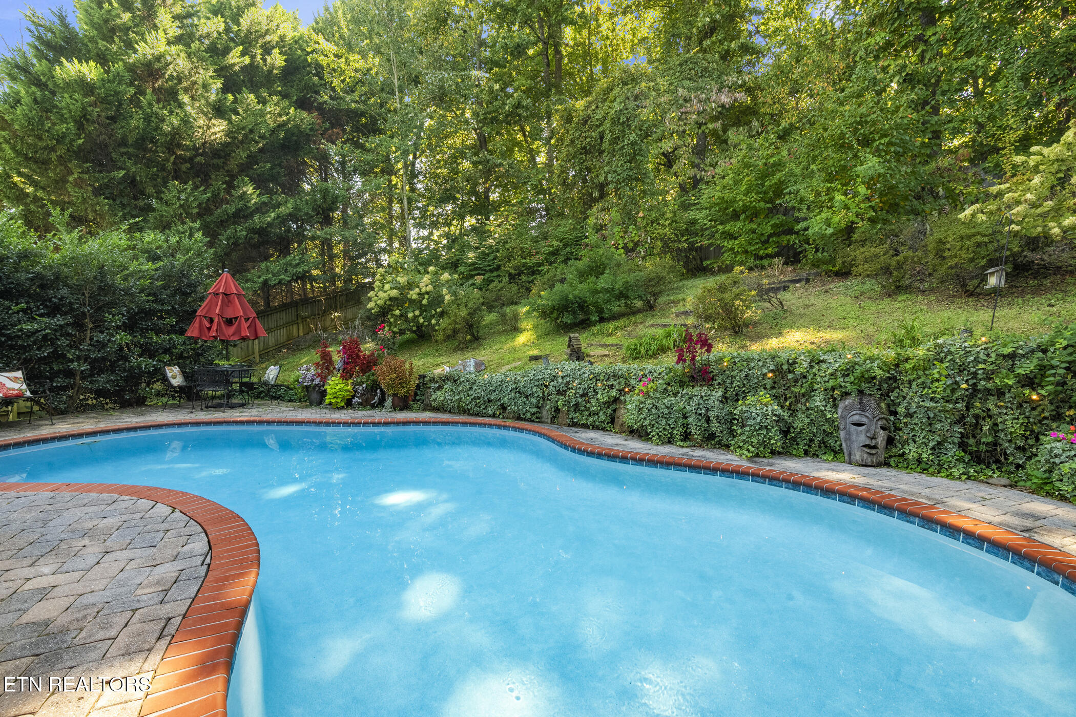 541 Glen Abbey Blvd
