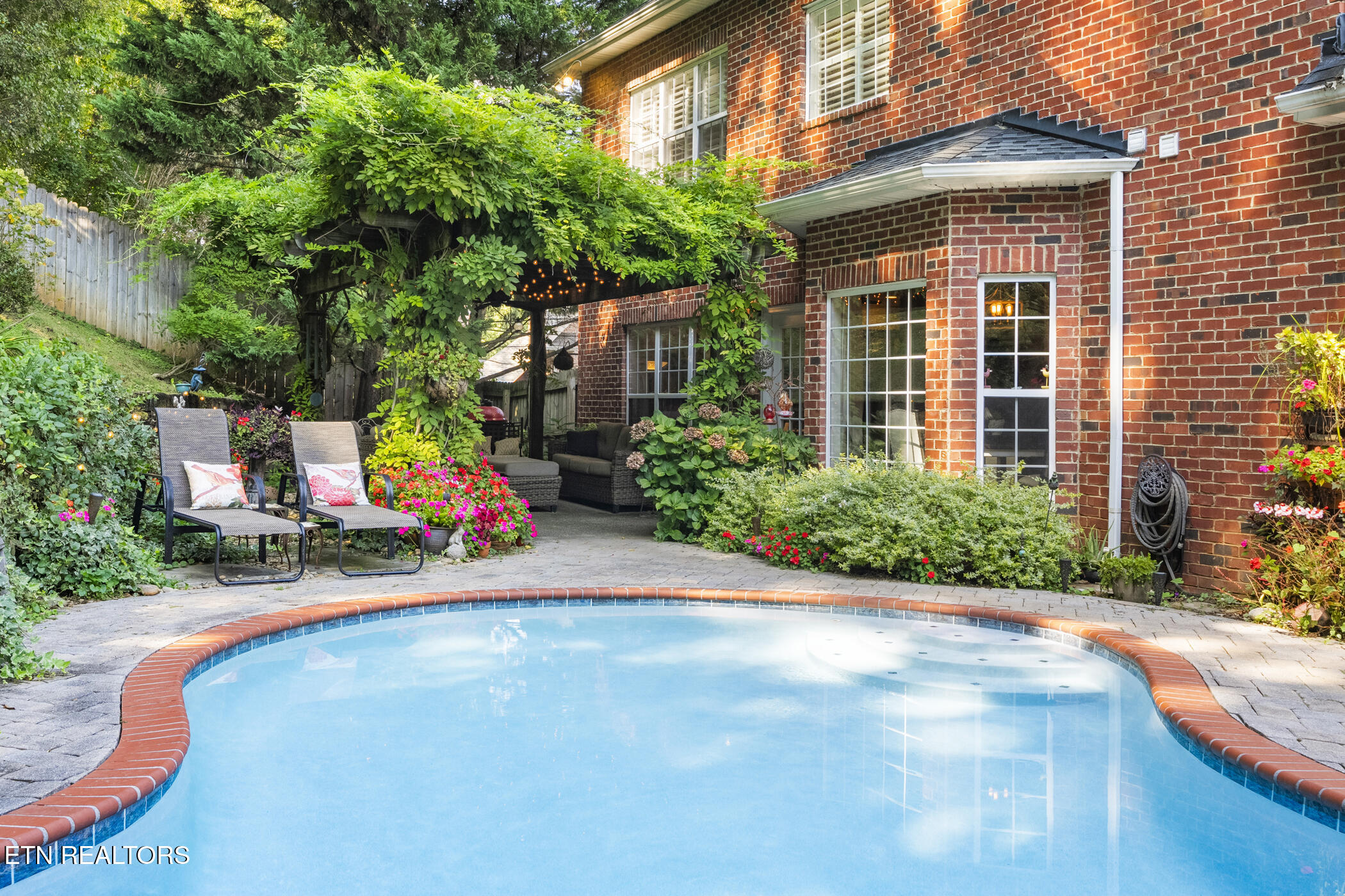 541 Glen Abbey Blvd