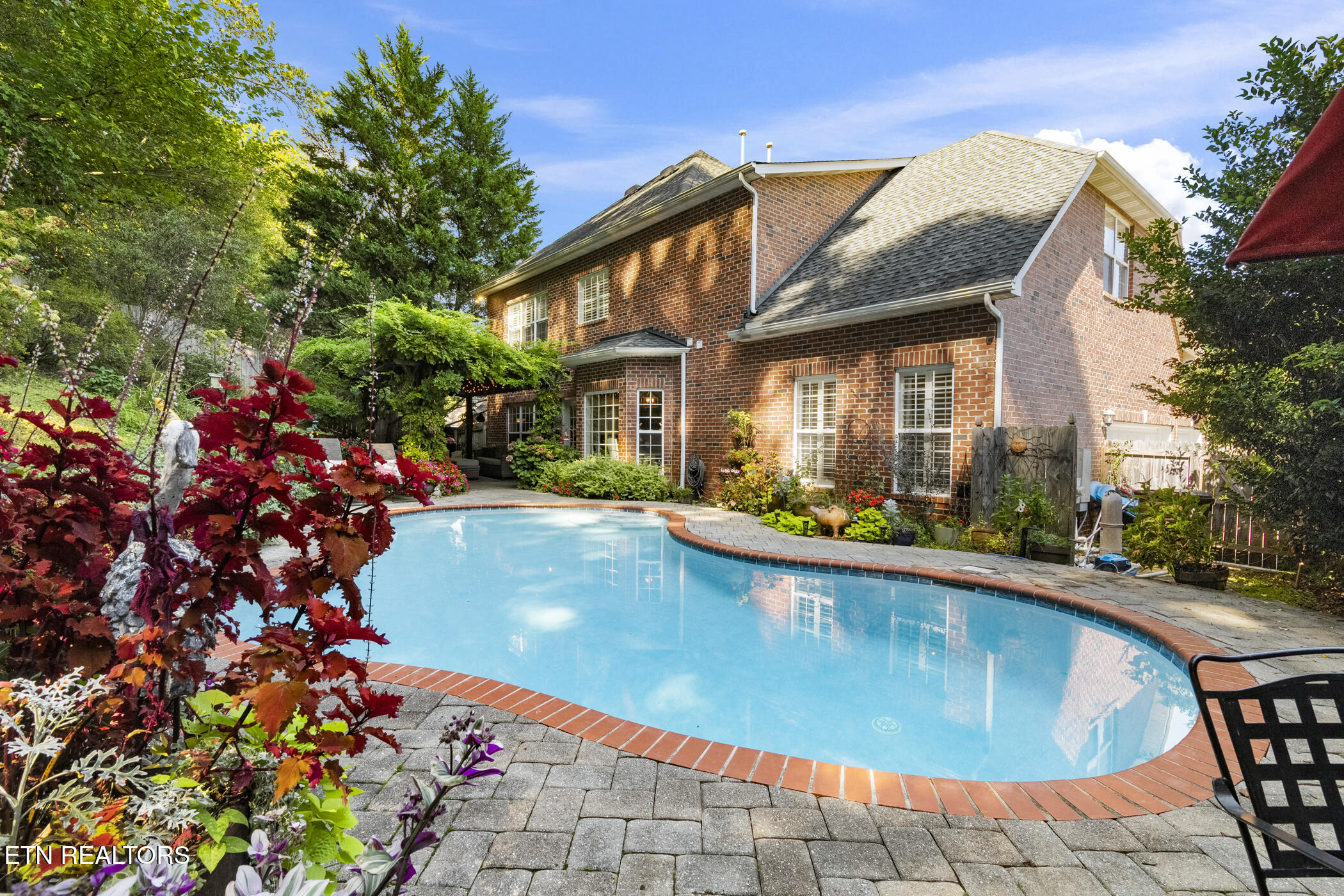 541 Glen Abbey Blvd