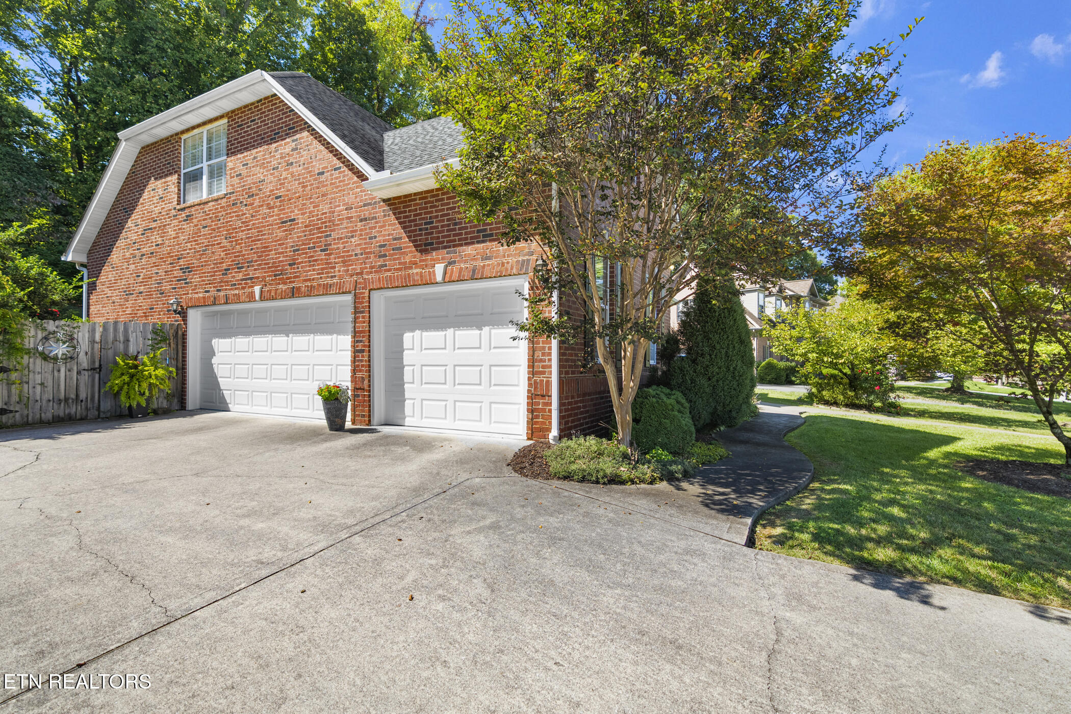 541 Glen Abbey Blvd