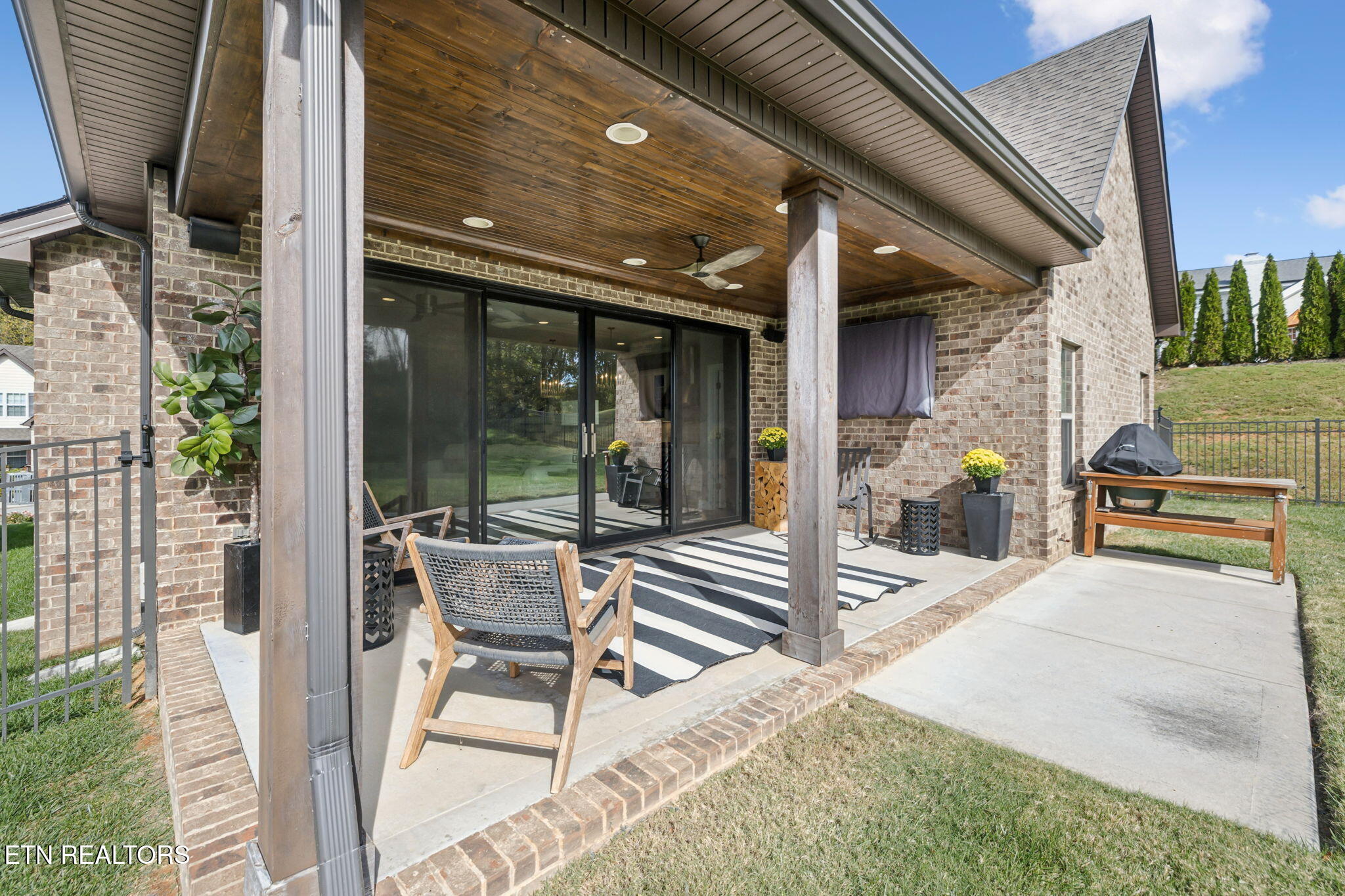836 Valley Glen Blvd