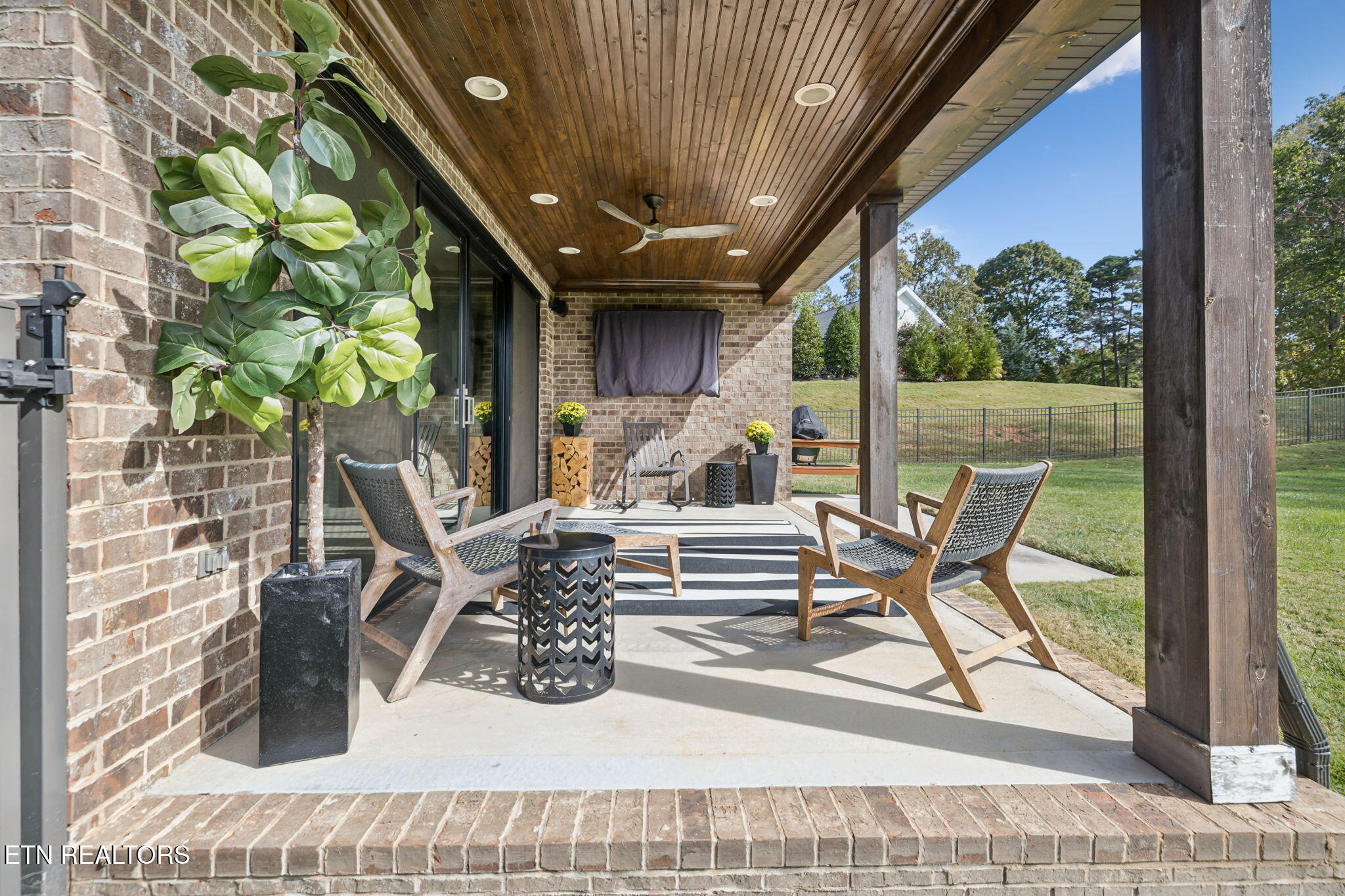 836 Valley Glen Blvd