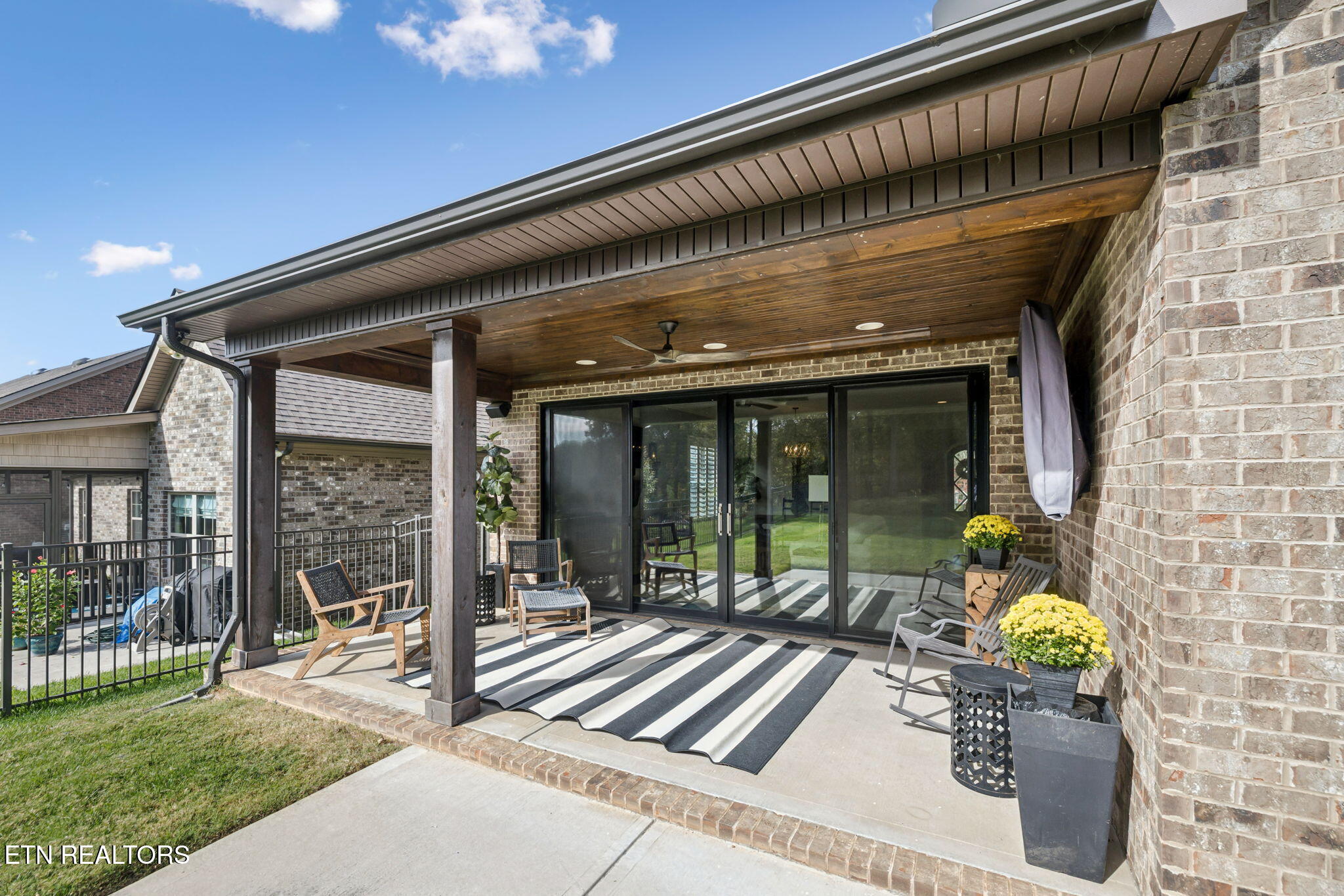 836 Valley Glen Blvd