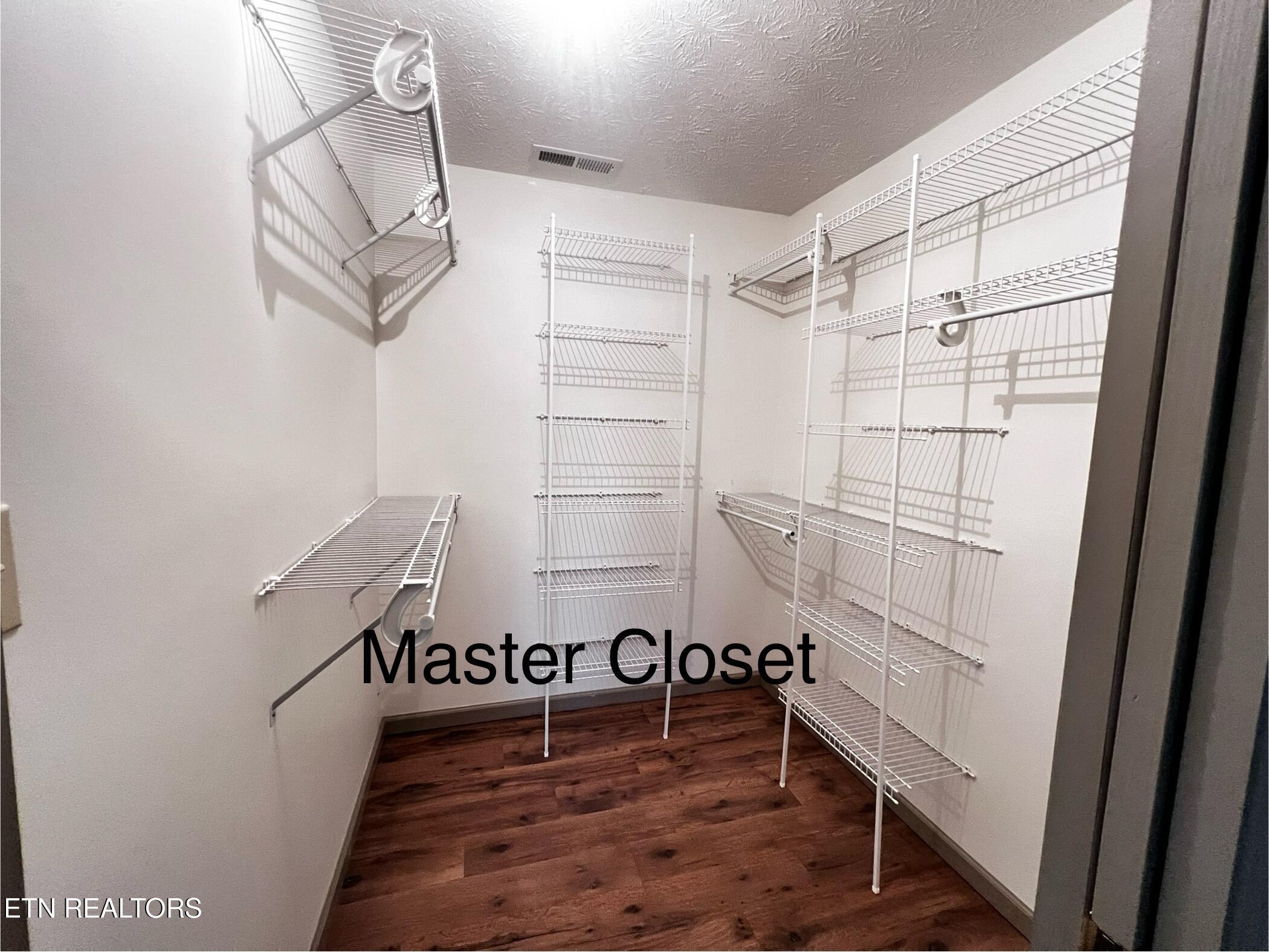 3006 Brentwood Court