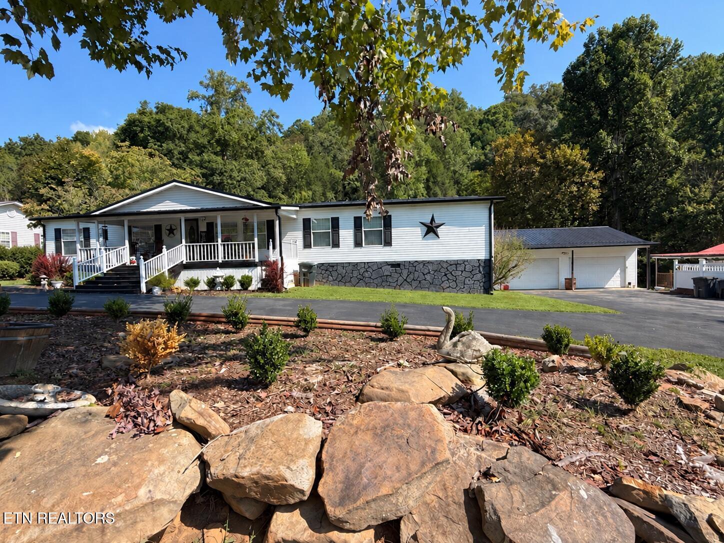 1020 Cox Circle