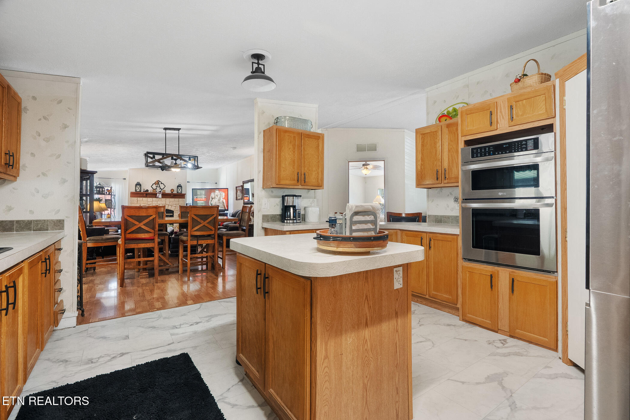 1020 Cox Circle