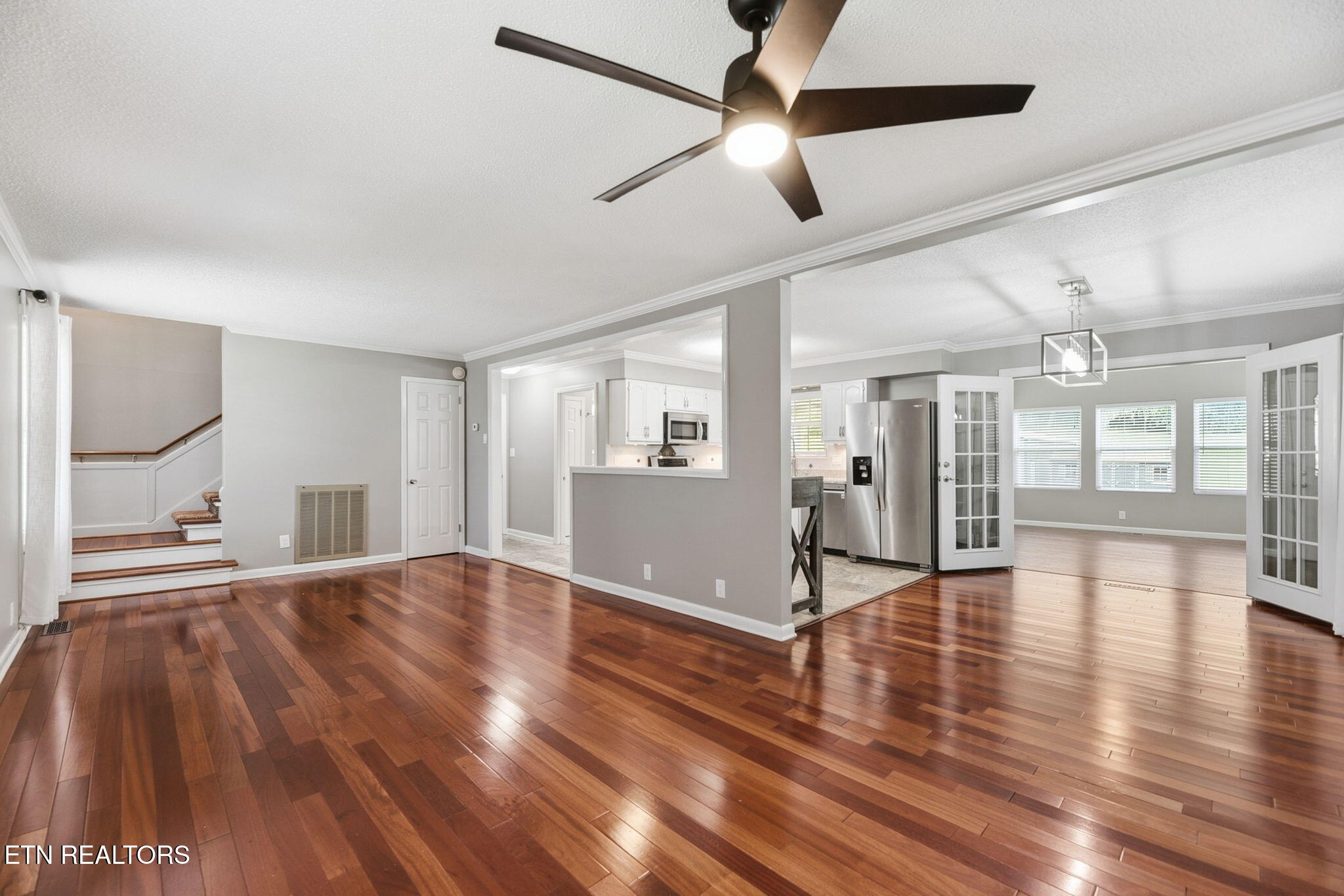 208 Lakeview Lane