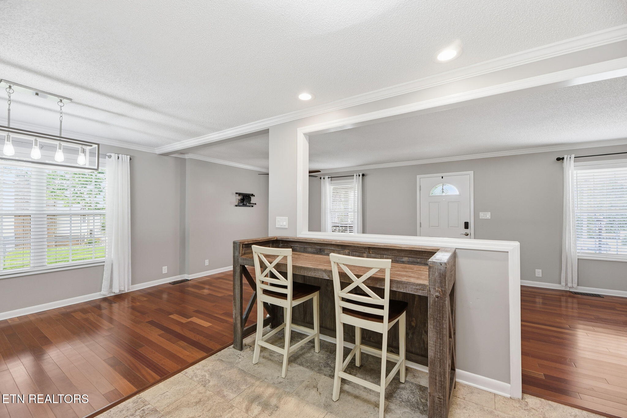 208 Lakeview Lane