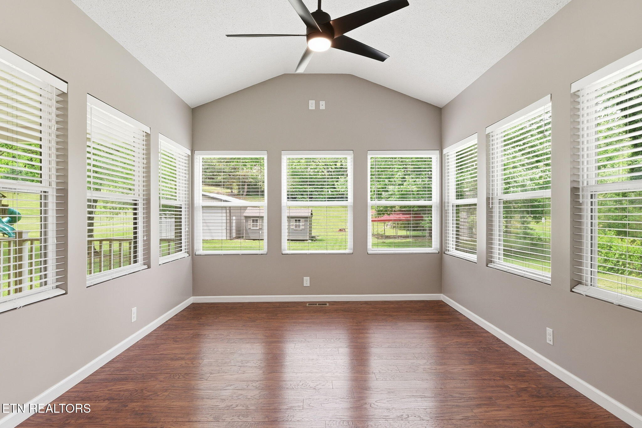 208 Lakeview Lane
