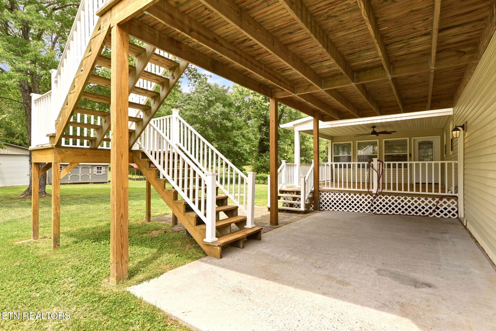 208 Lakeview Lane