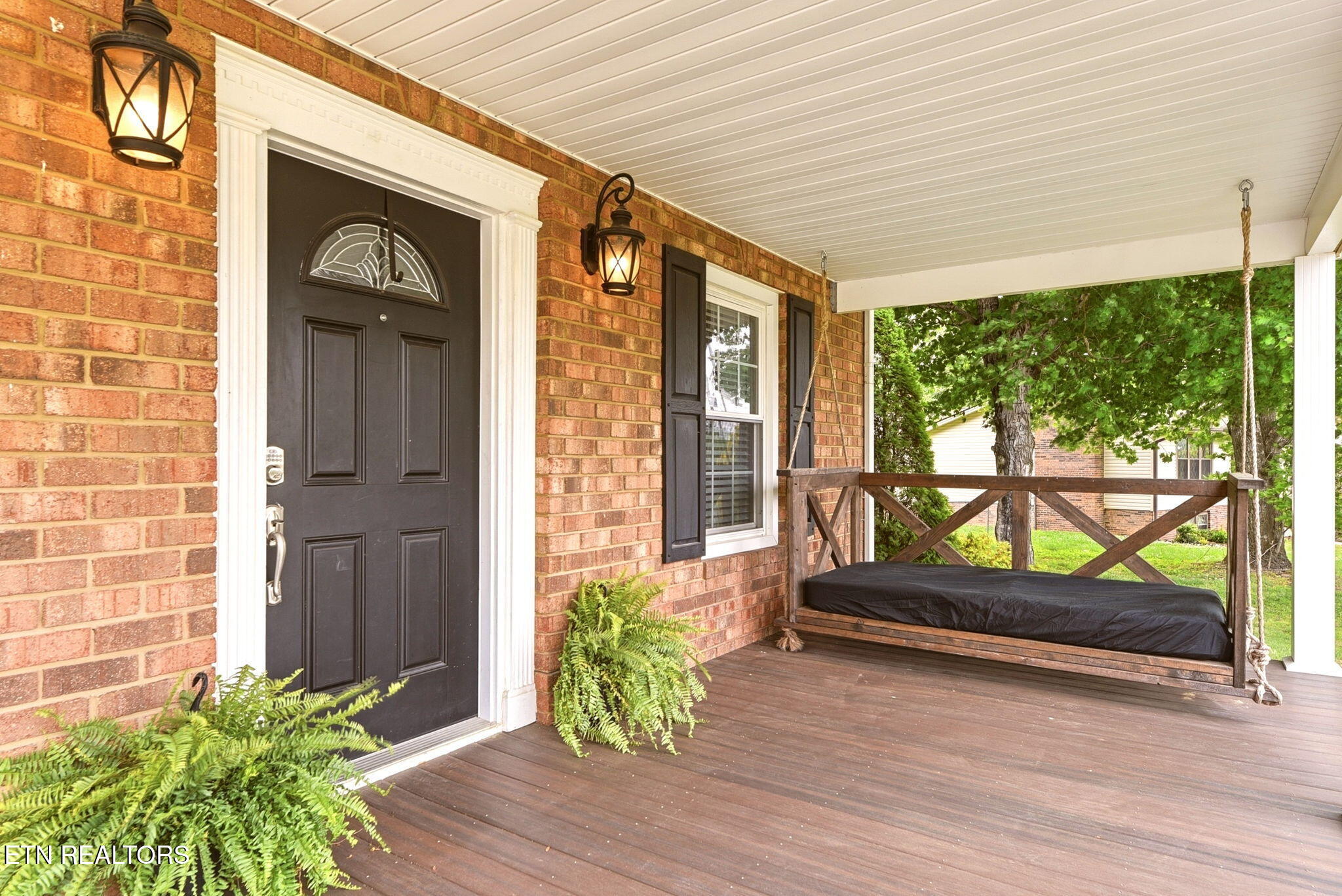 208 Lakeview Lane
