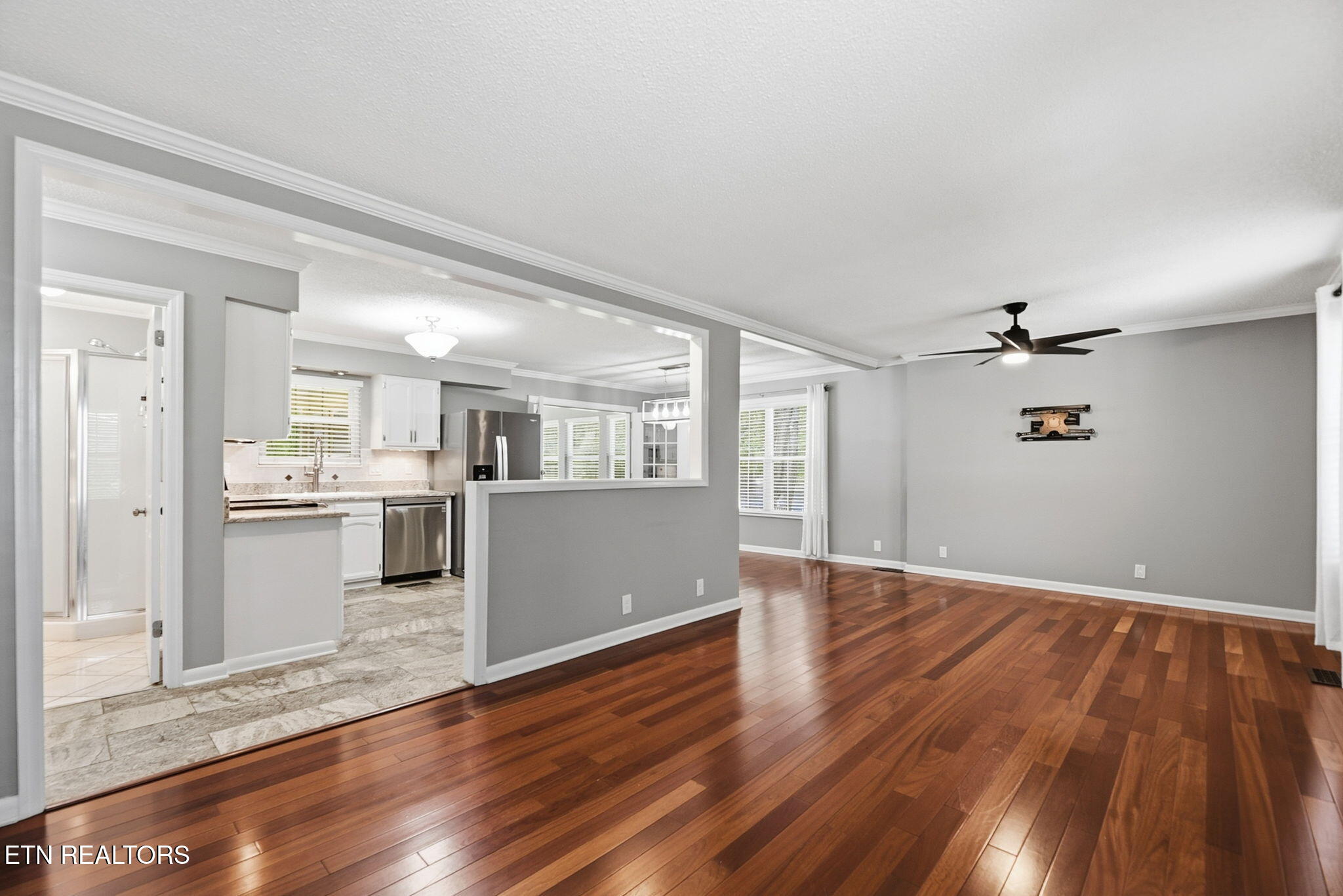 208 Lakeview Lane