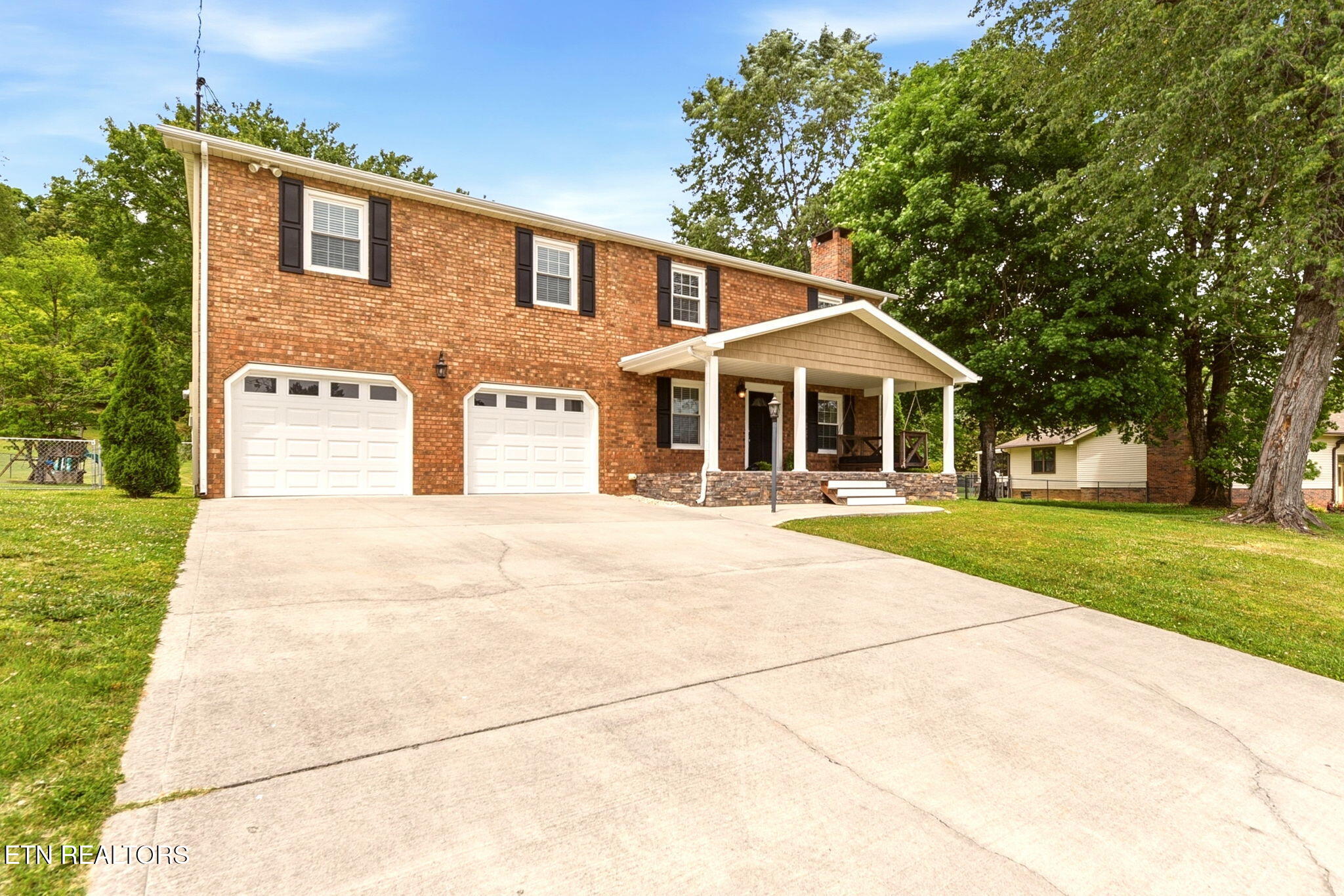 208 Lakeview Lane