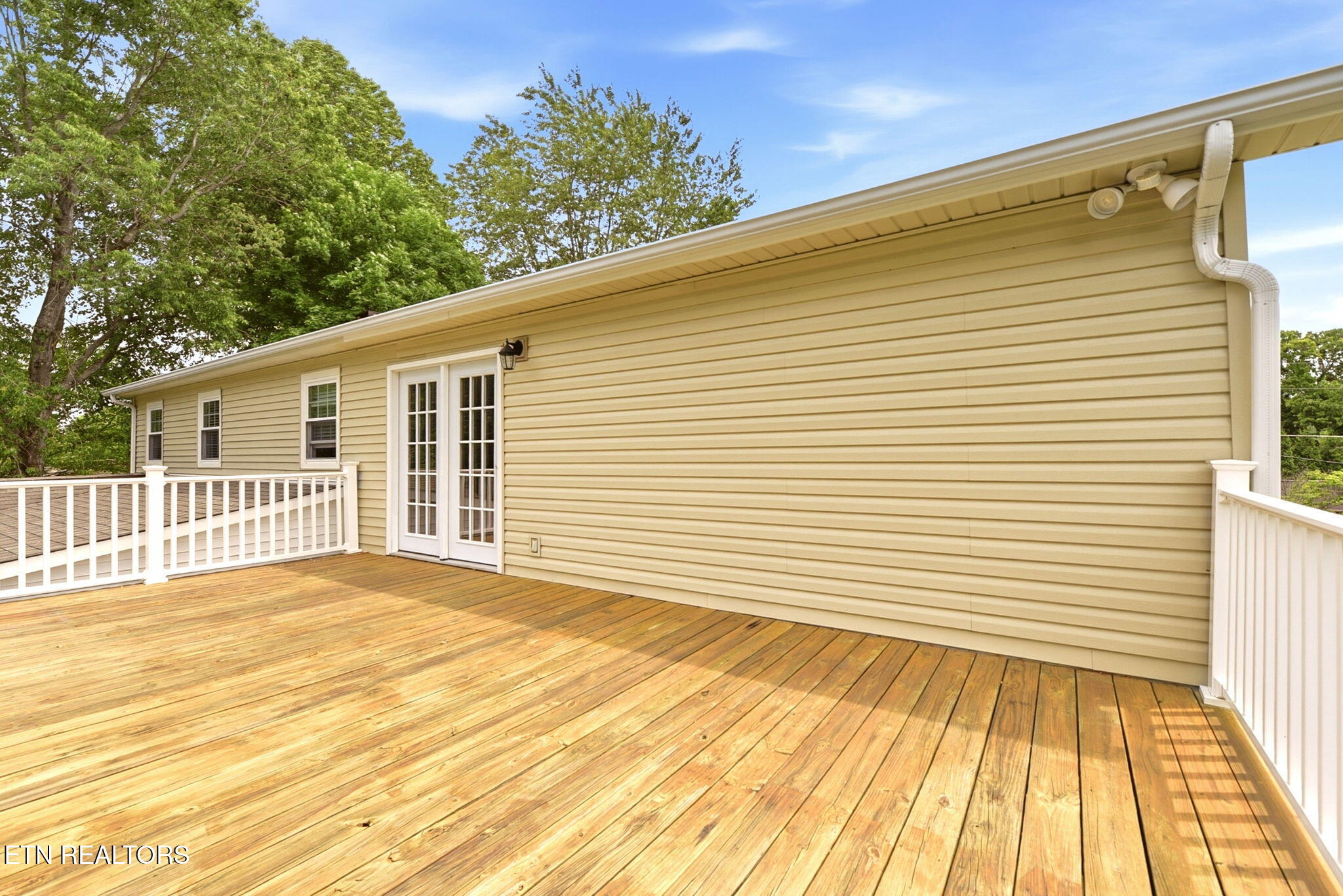 208 Lakeview Lane