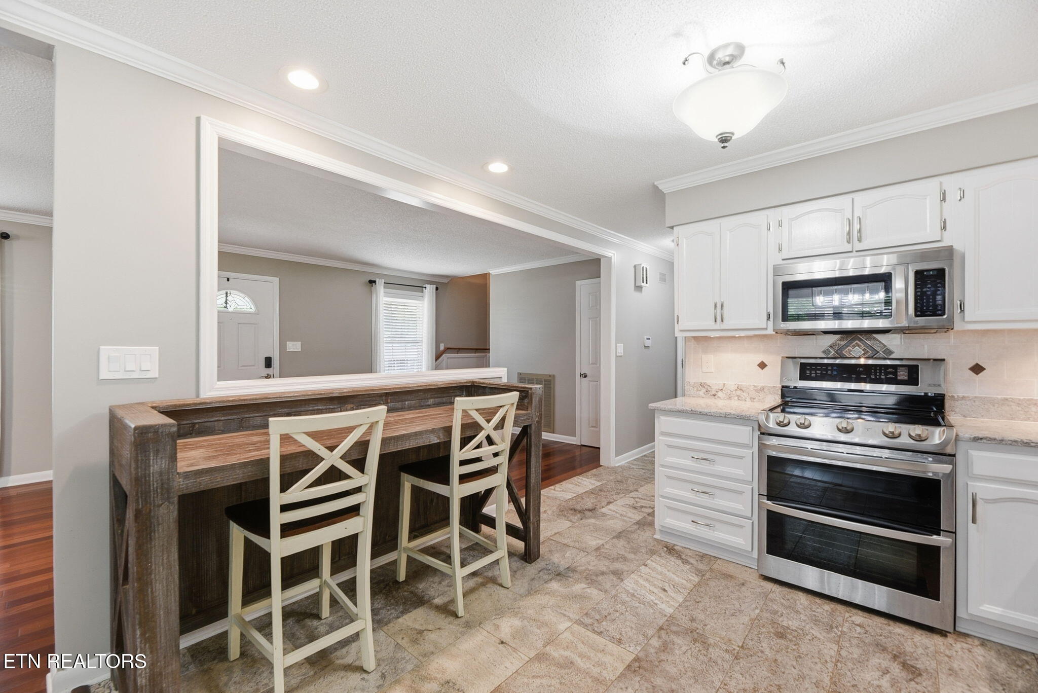 208 Lakeview Lane