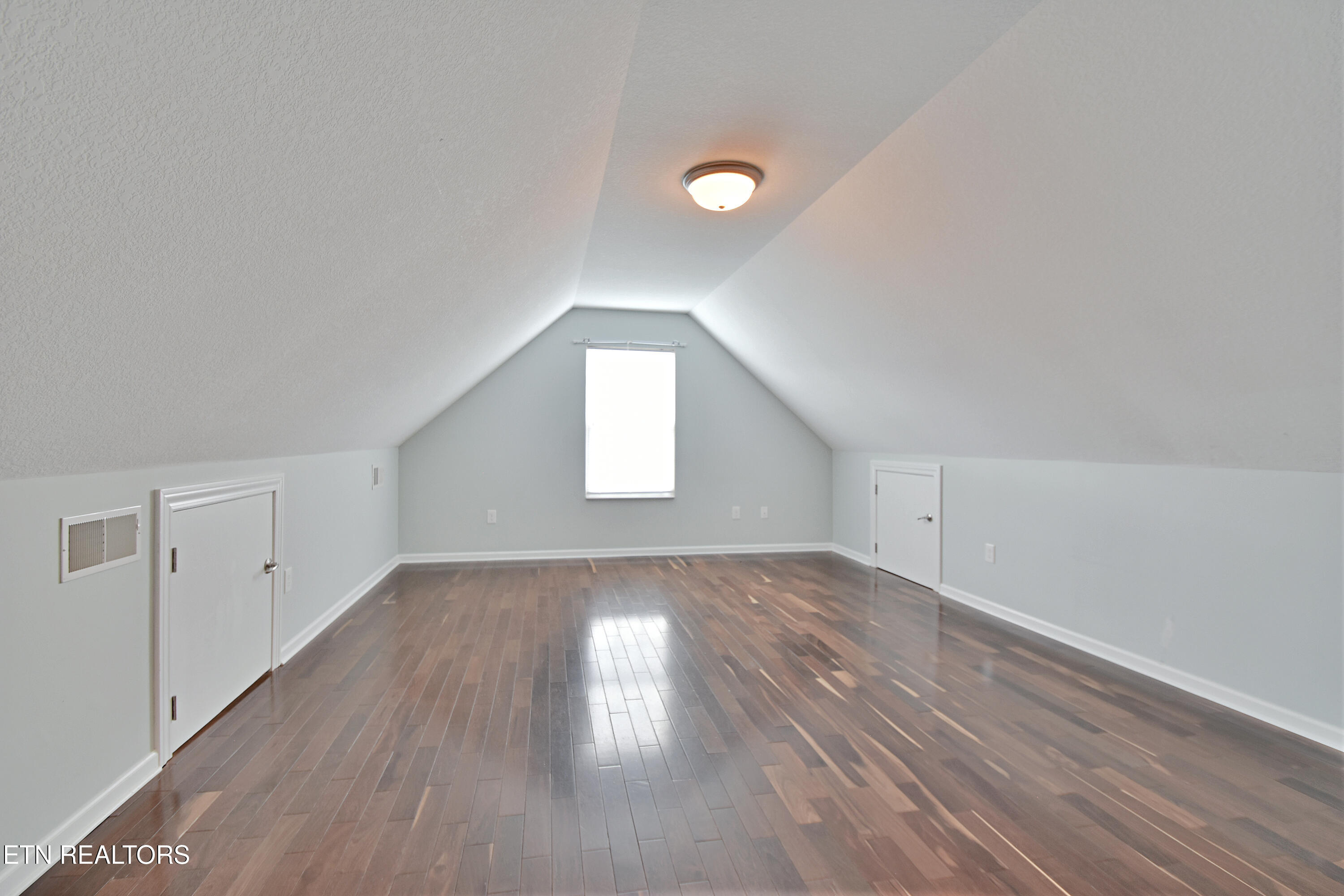 3032 Oakwood Hills Lane