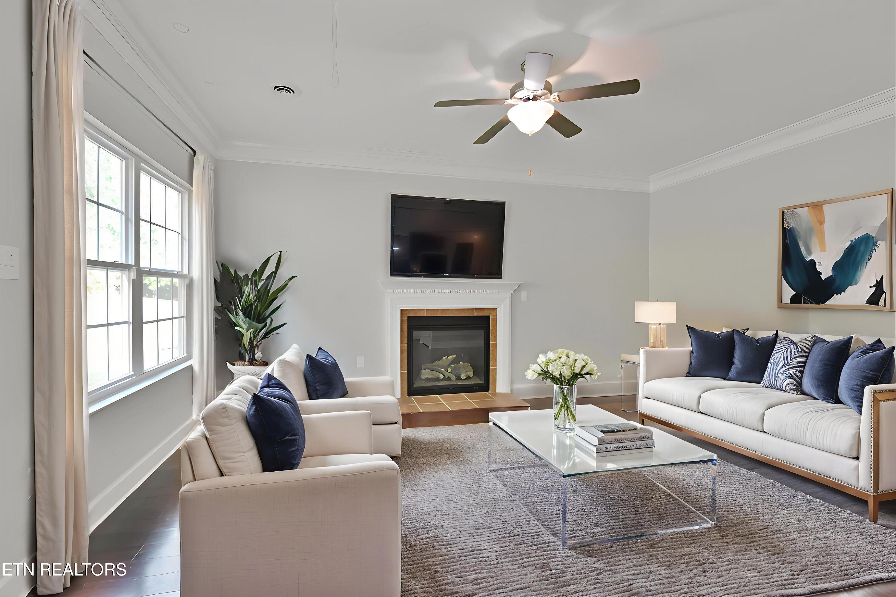 3032 Oakwood Hills Lane