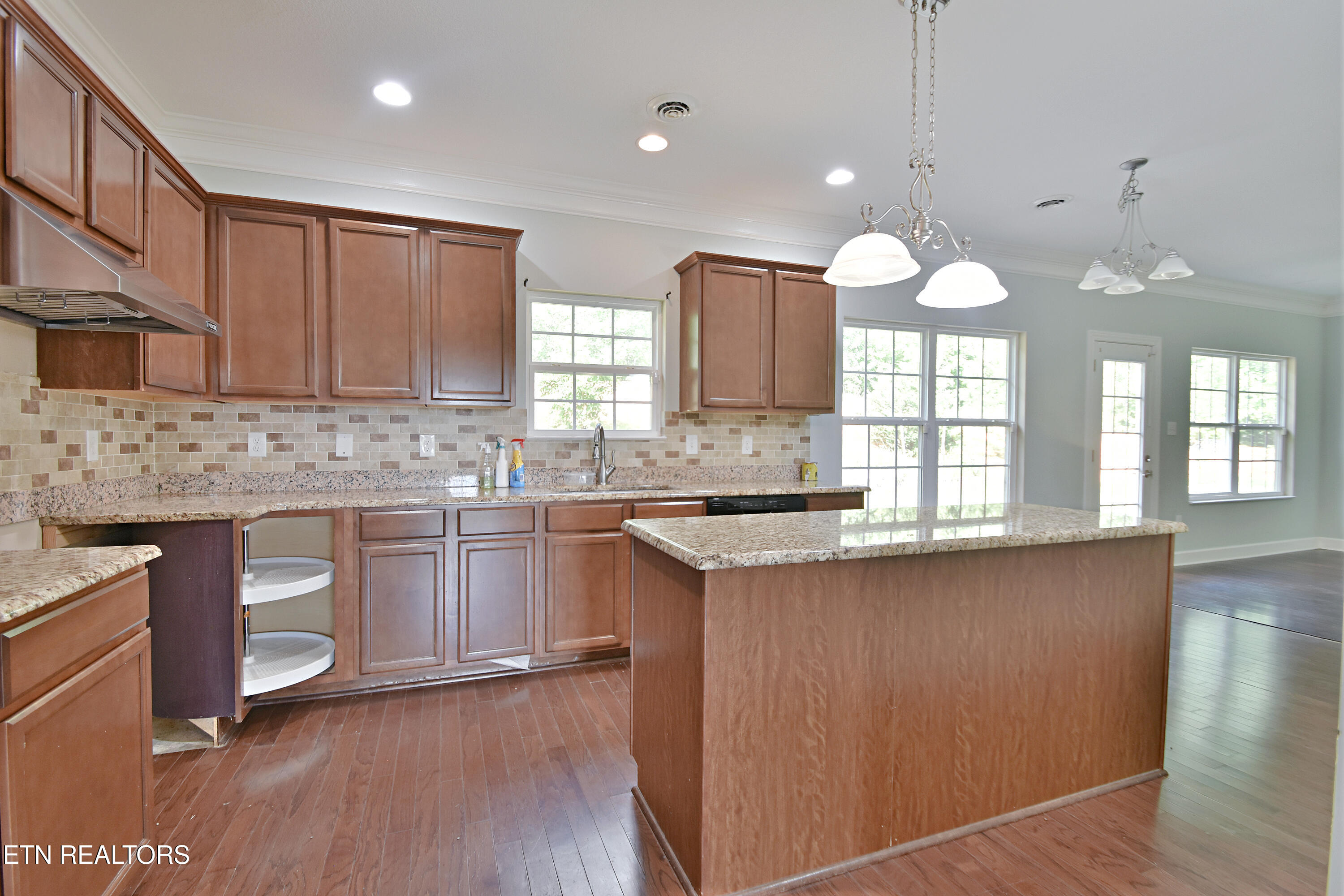3032 Oakwood Hills Lane
