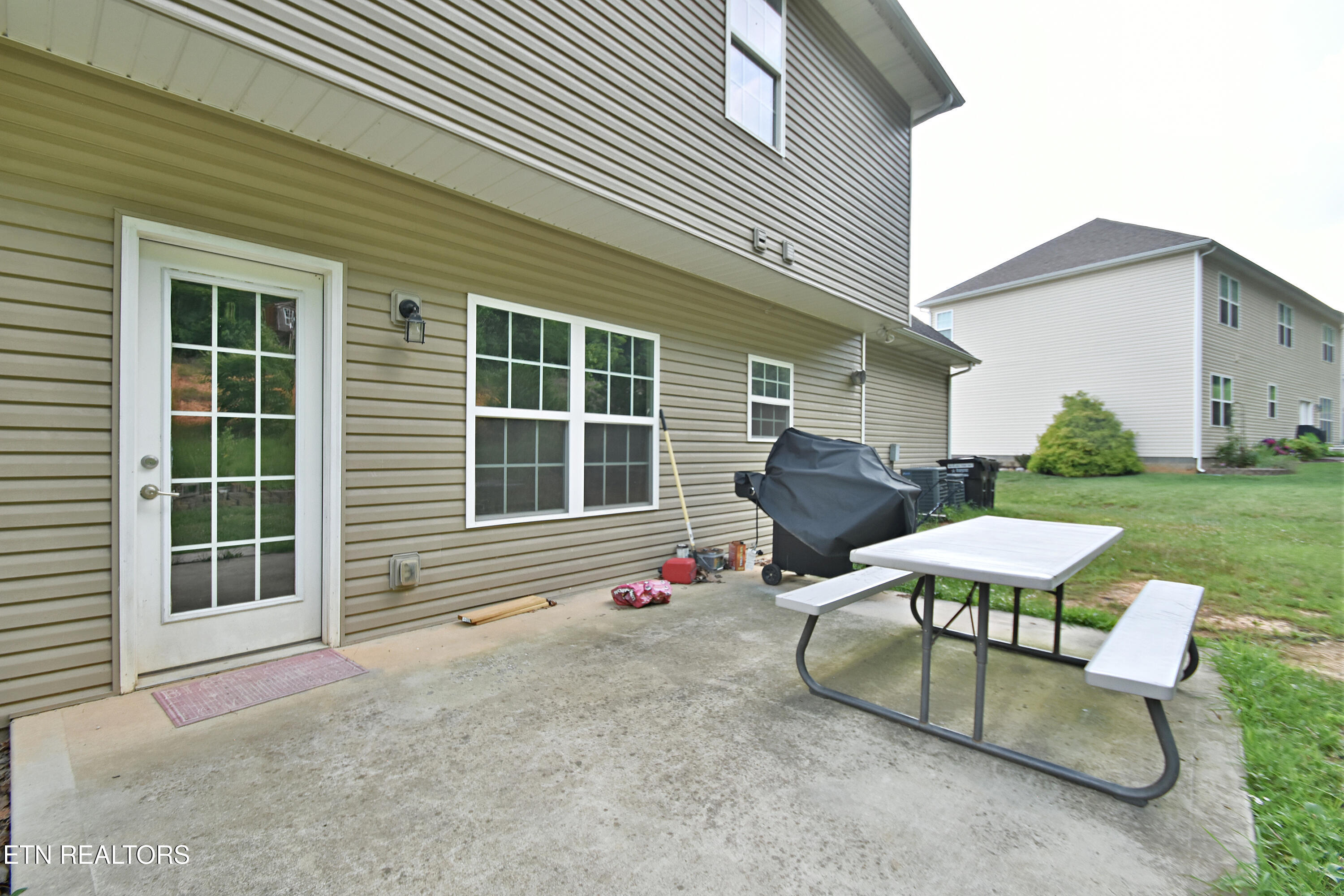 3032 Oakwood Hills Lane
