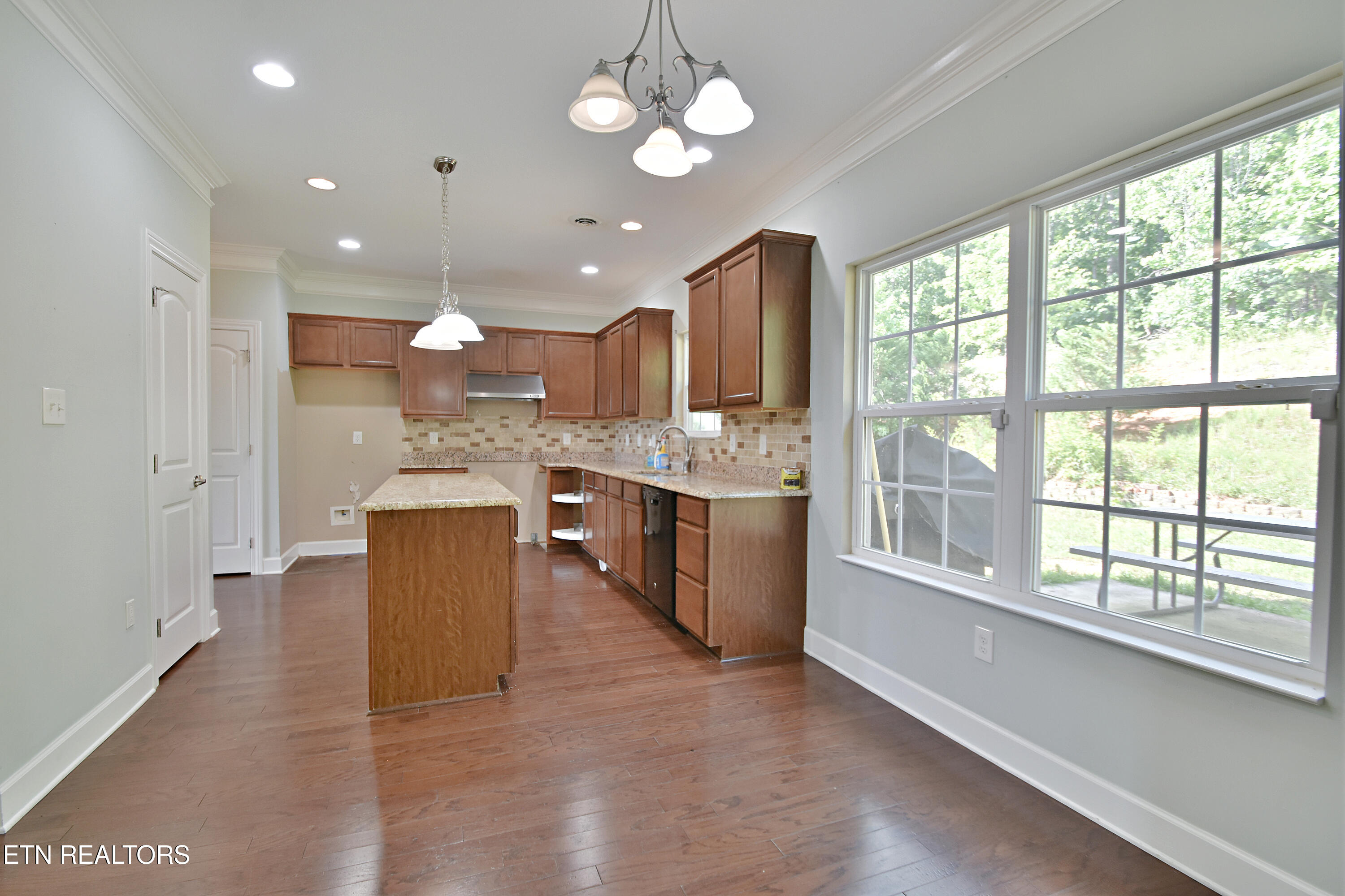 3032 Oakwood Hills Lane
