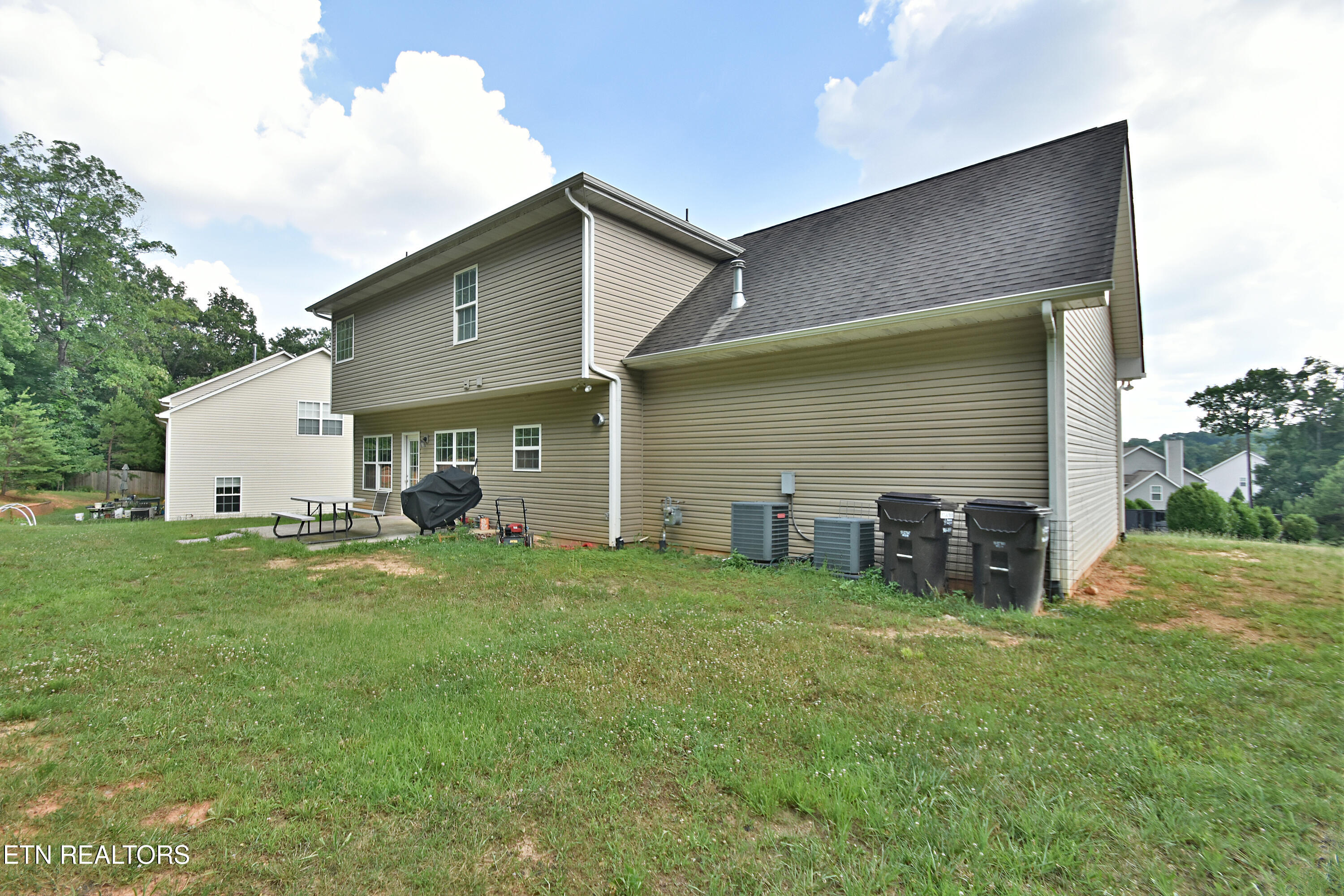 3032 Oakwood Hills Lane