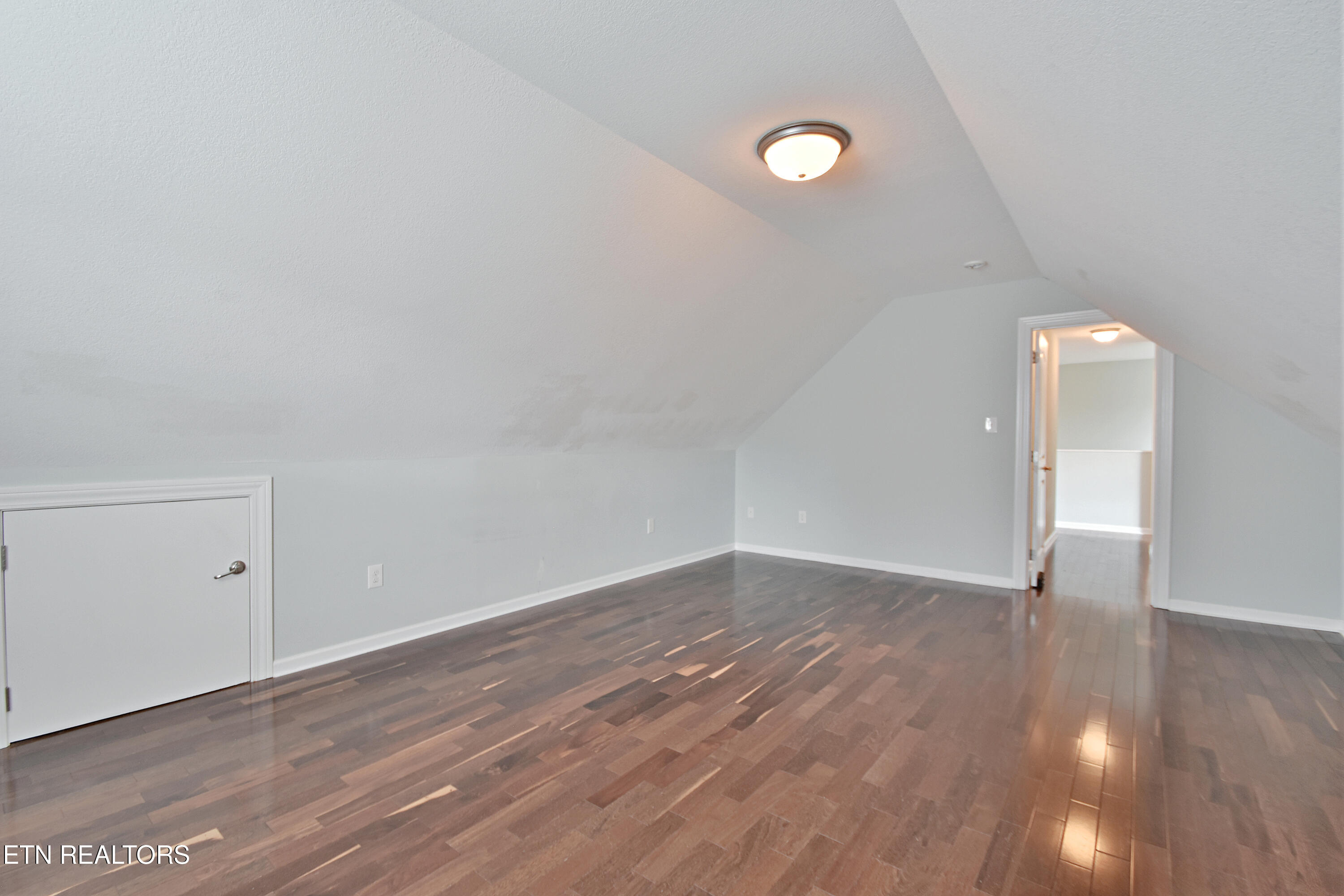3032 Oakwood Hills Lane
