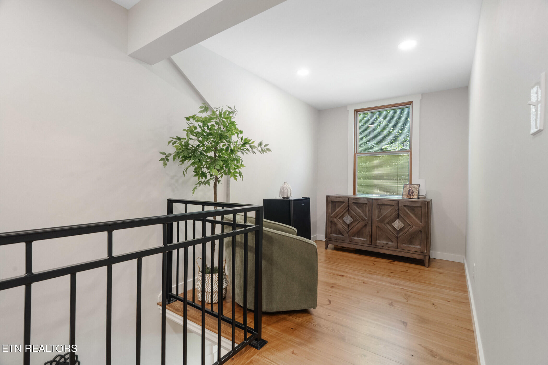 2418 E Gallaher Ferry Rd