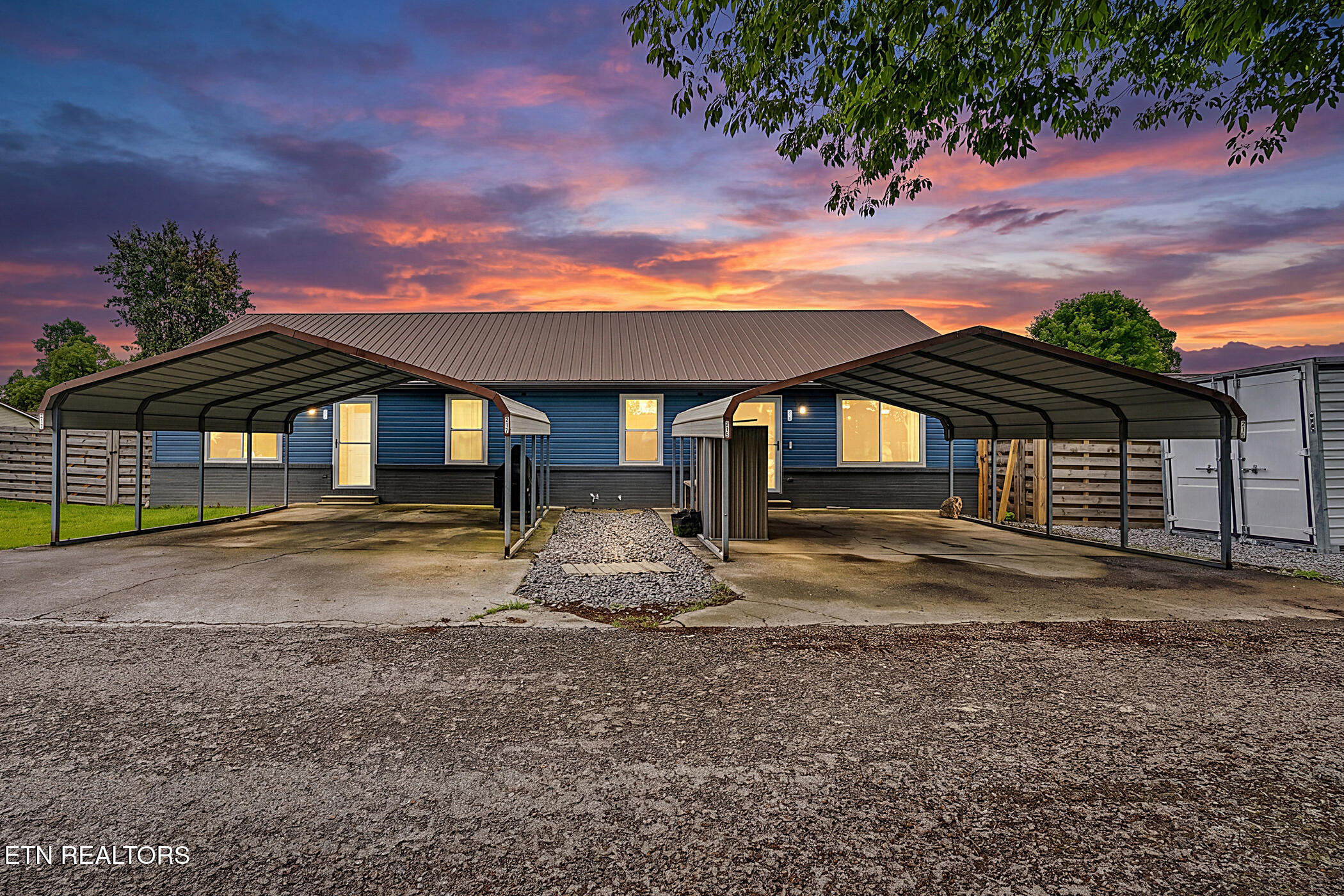 215 & 217 Carr Rd