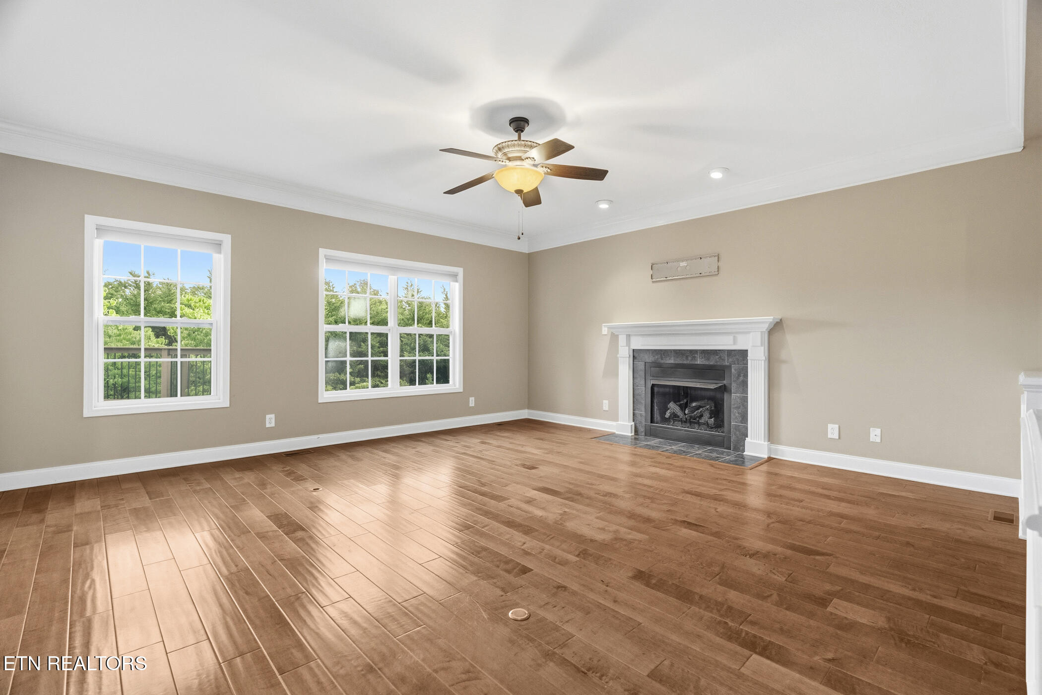 8342 Bay Garden