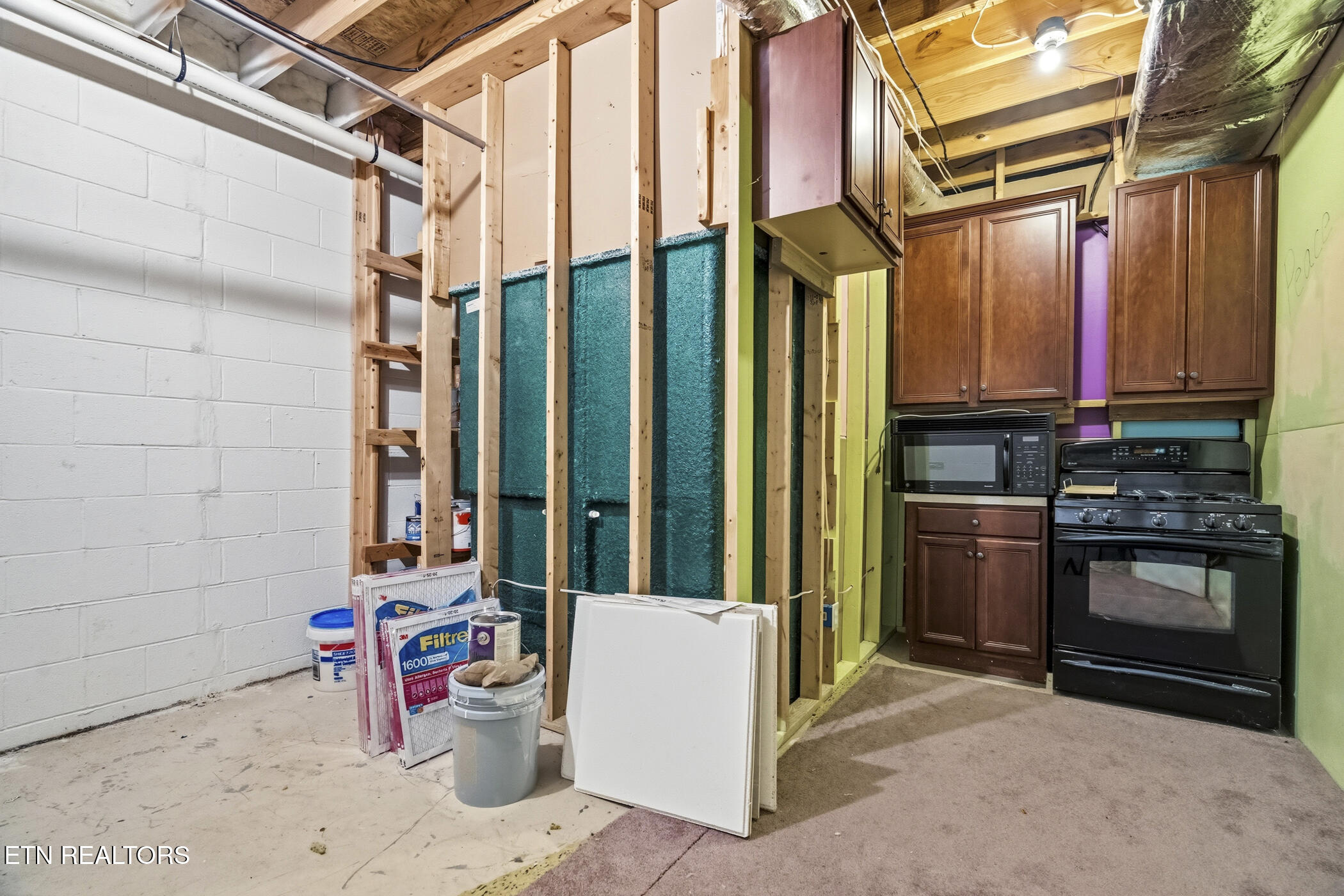 8342 Bay Garden