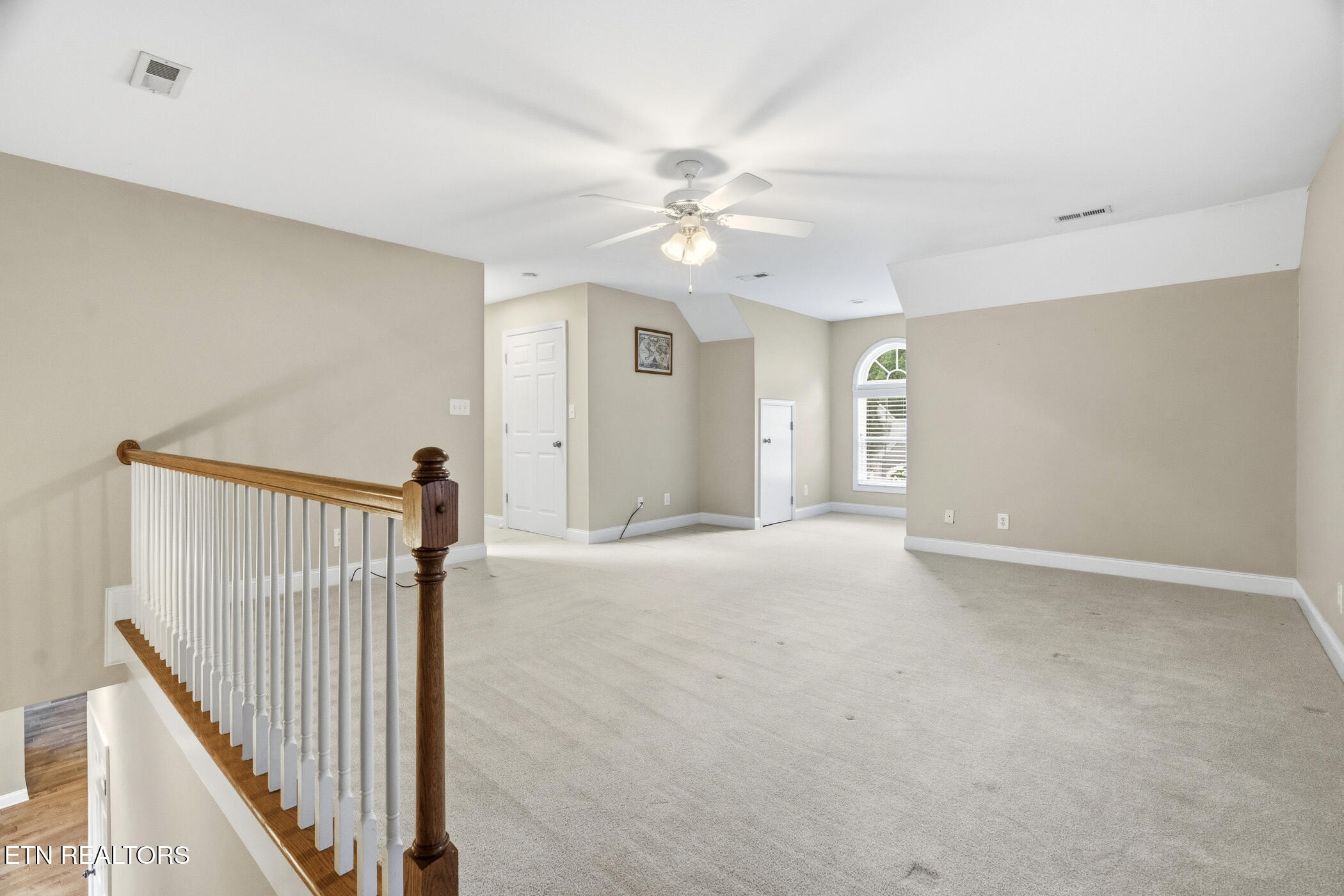 8342 Bay Garden