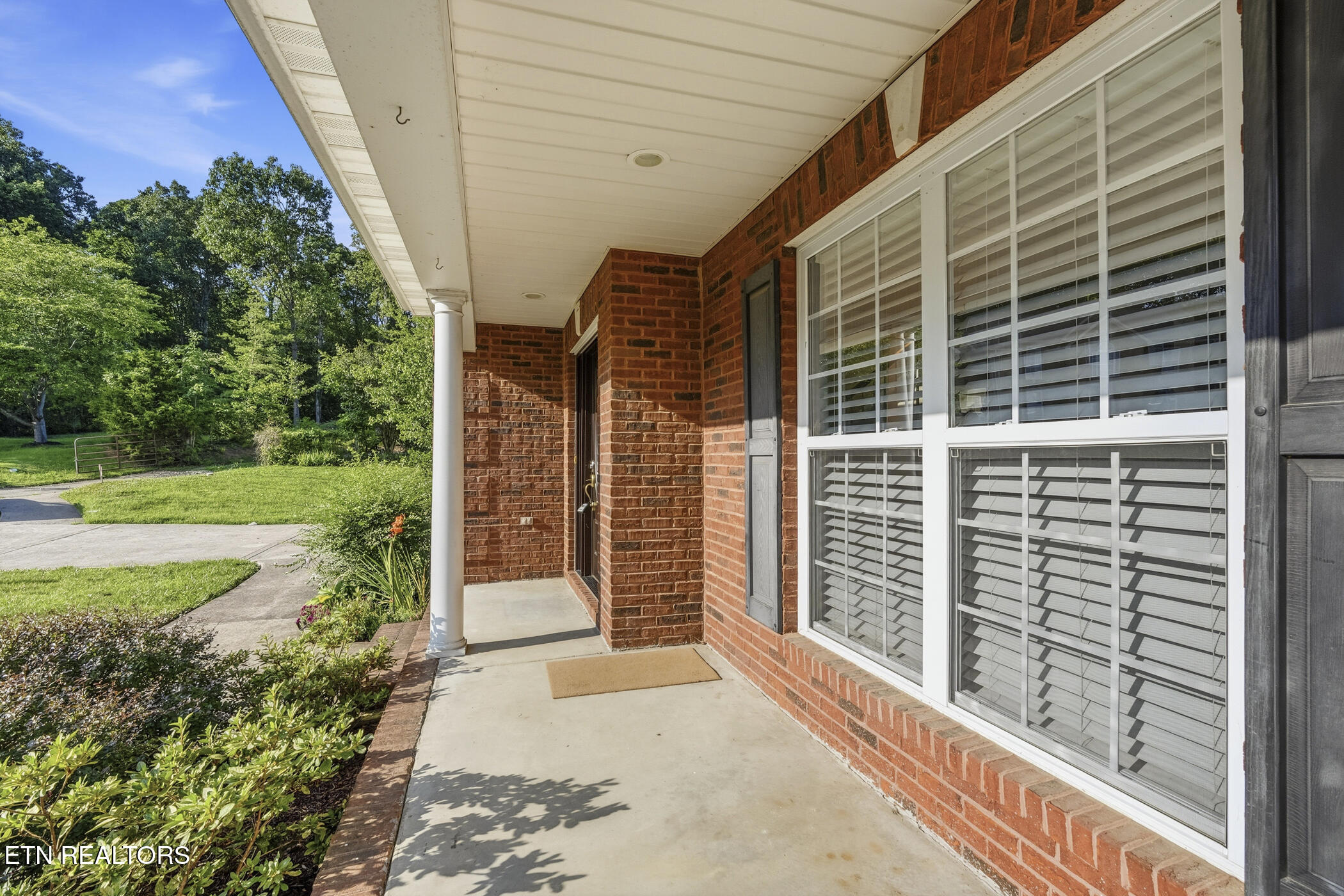 8342 Bay Garden