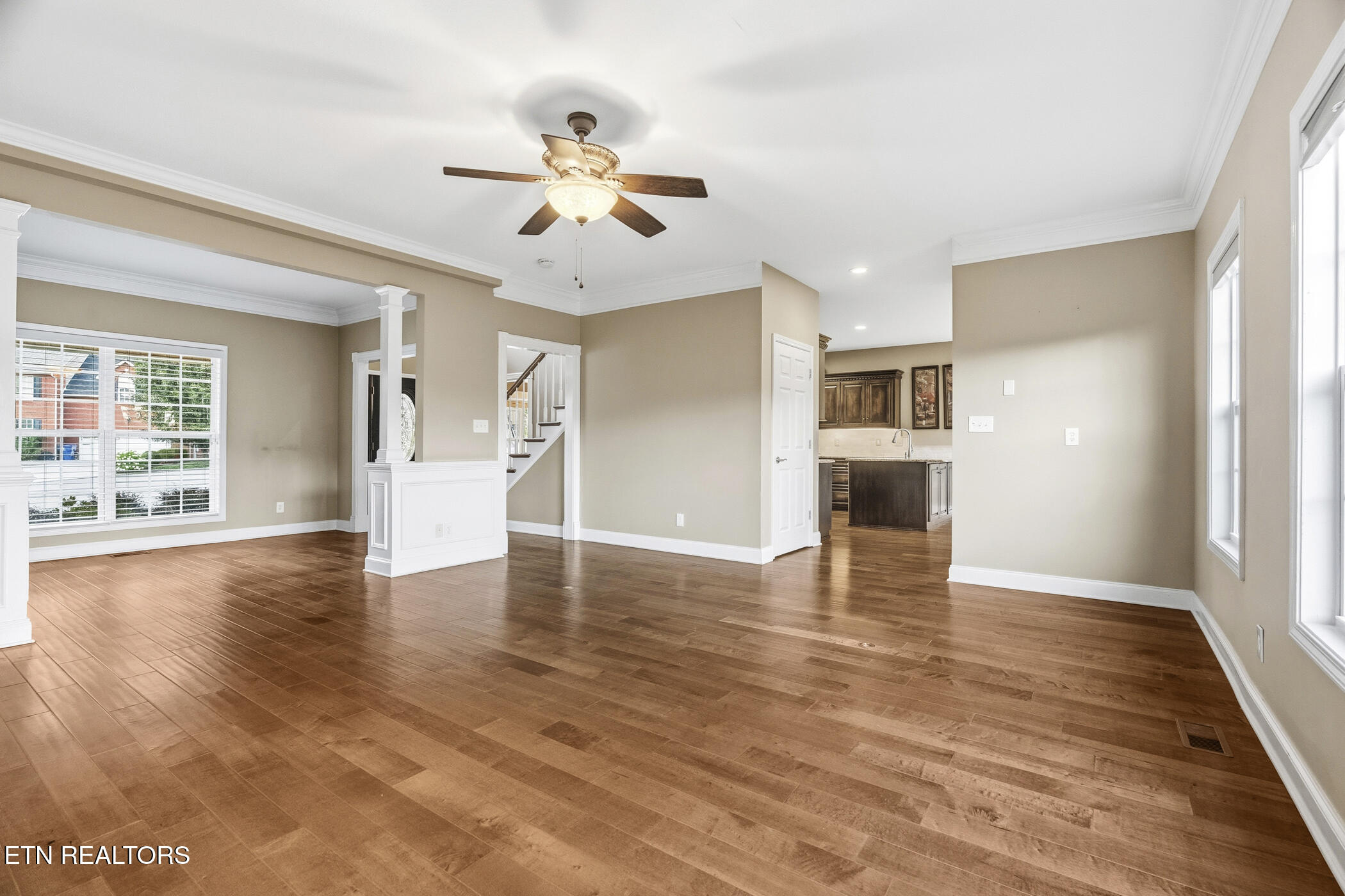 8342 Bay Garden