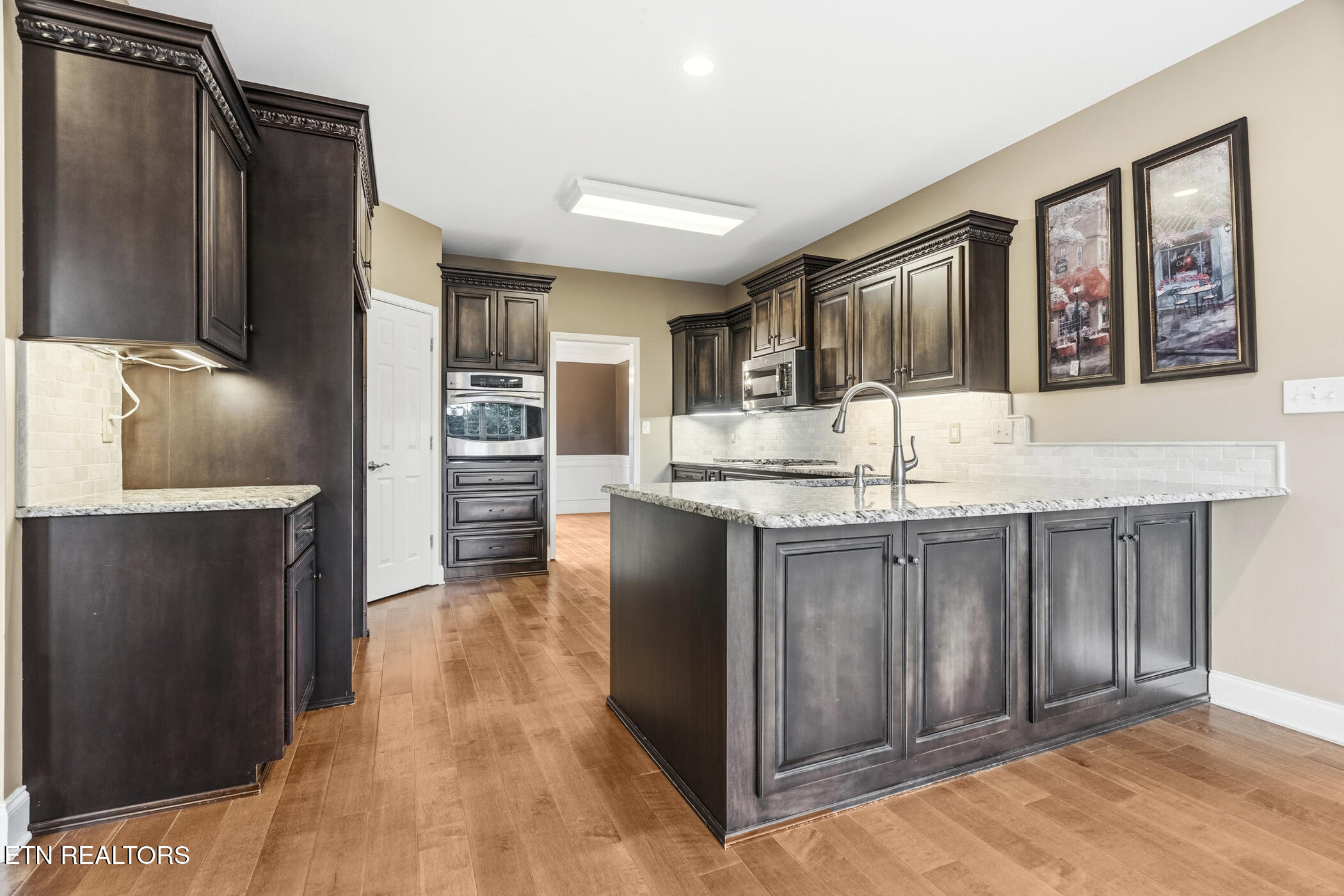8342 Bay Garden