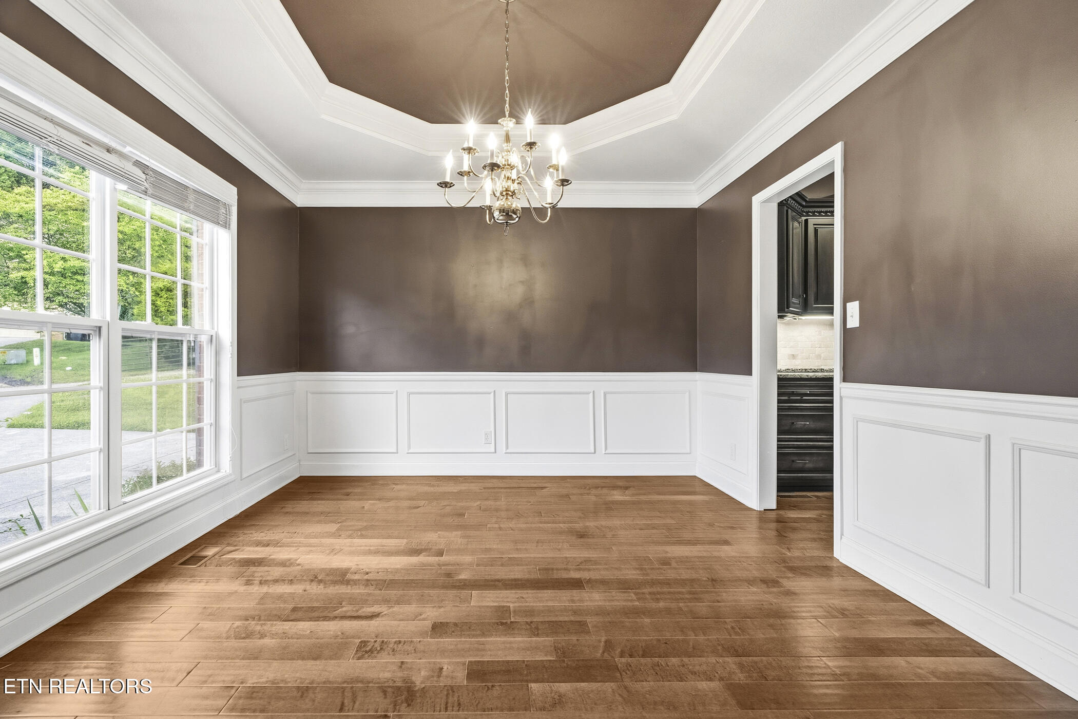 8342 Bay Garden