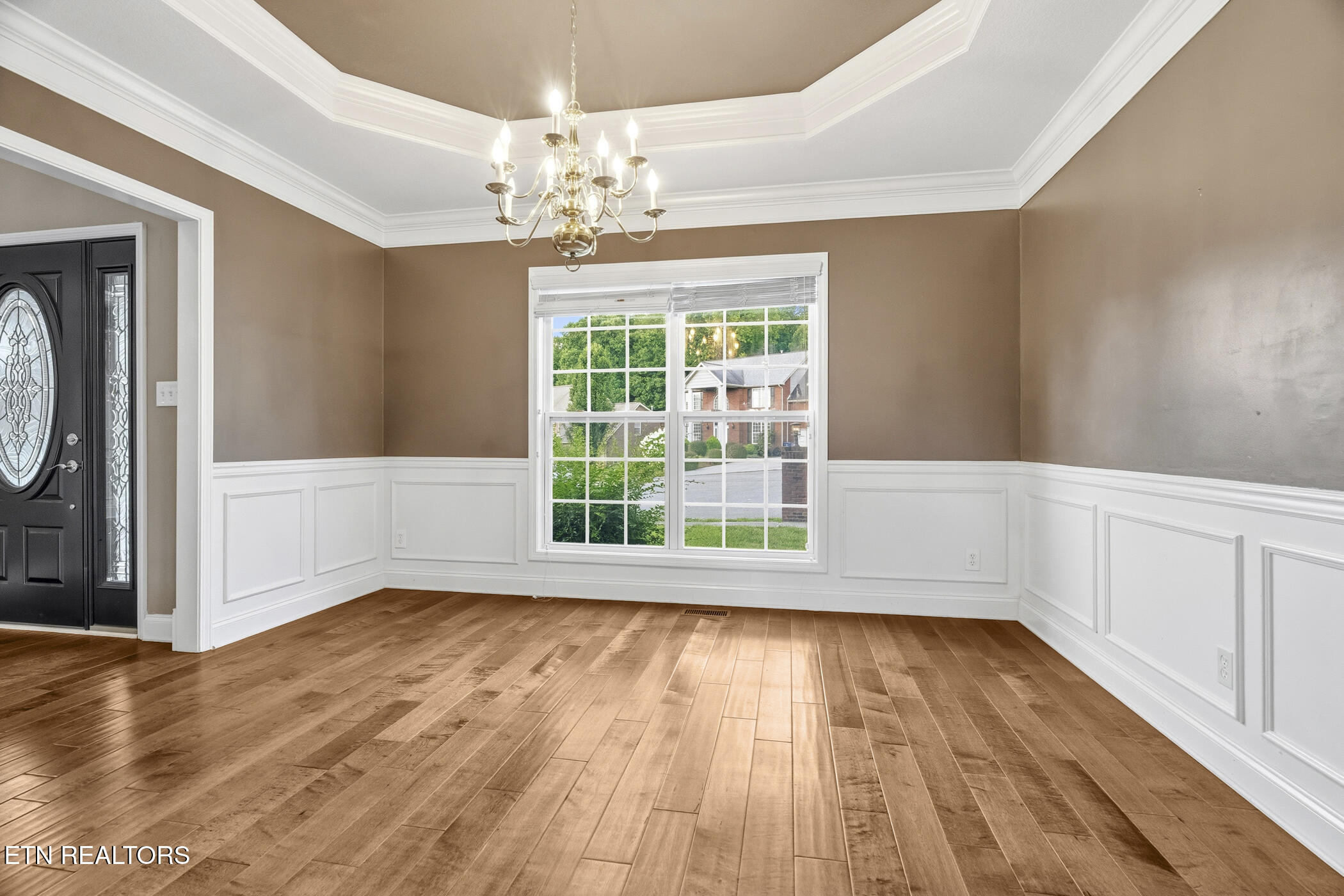 8342 Bay Garden