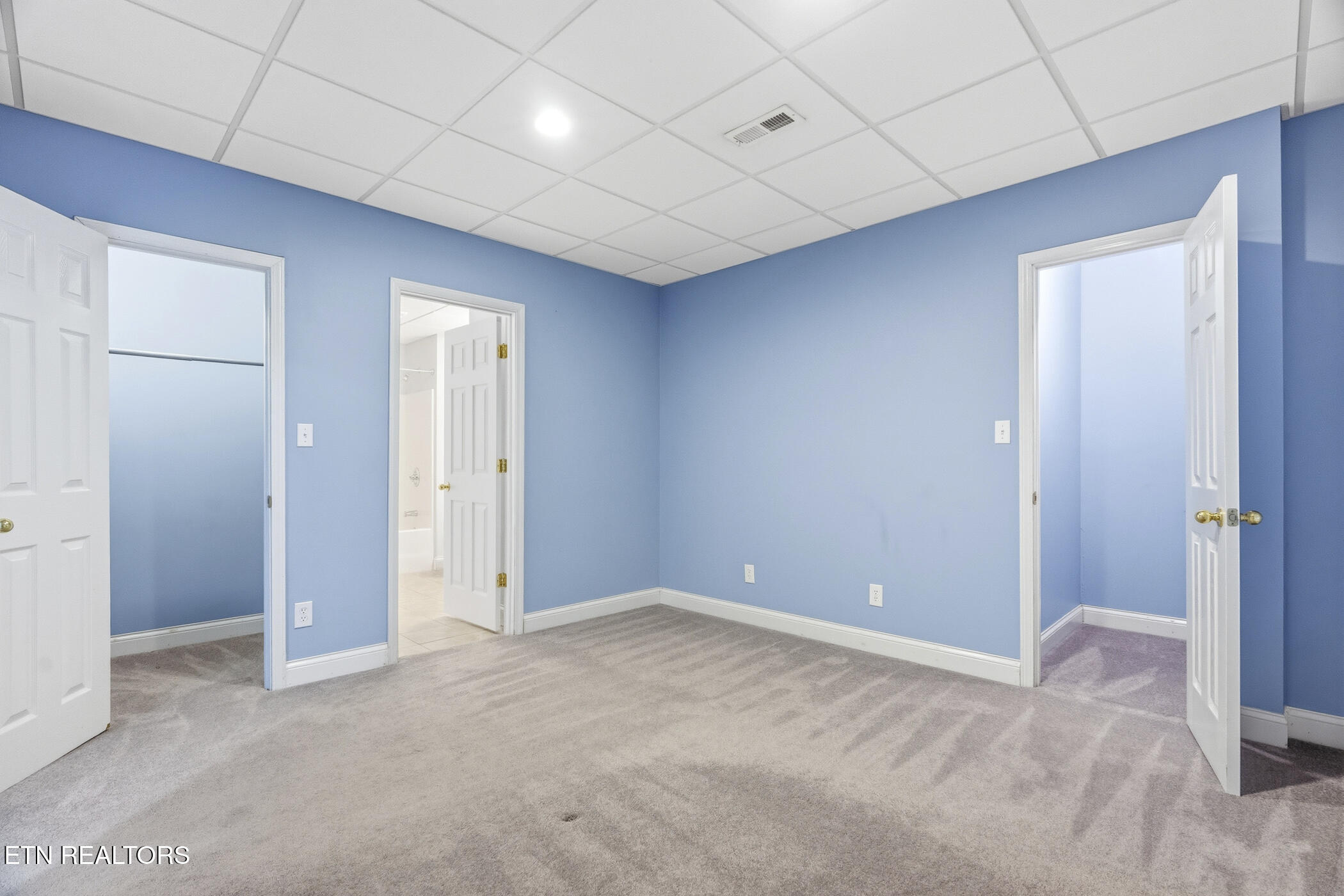 8342 Bay Garden