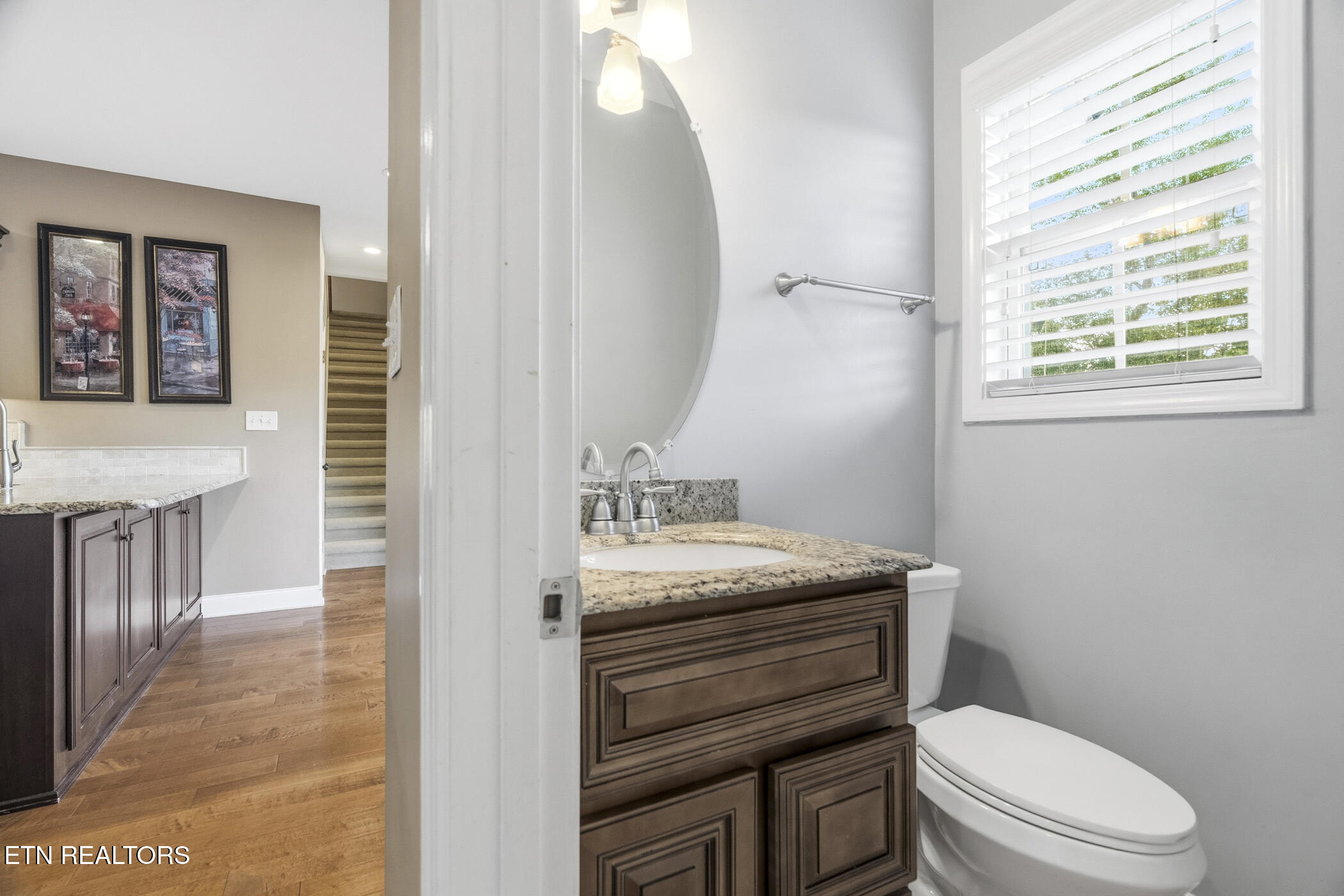 8342 Bay Garden